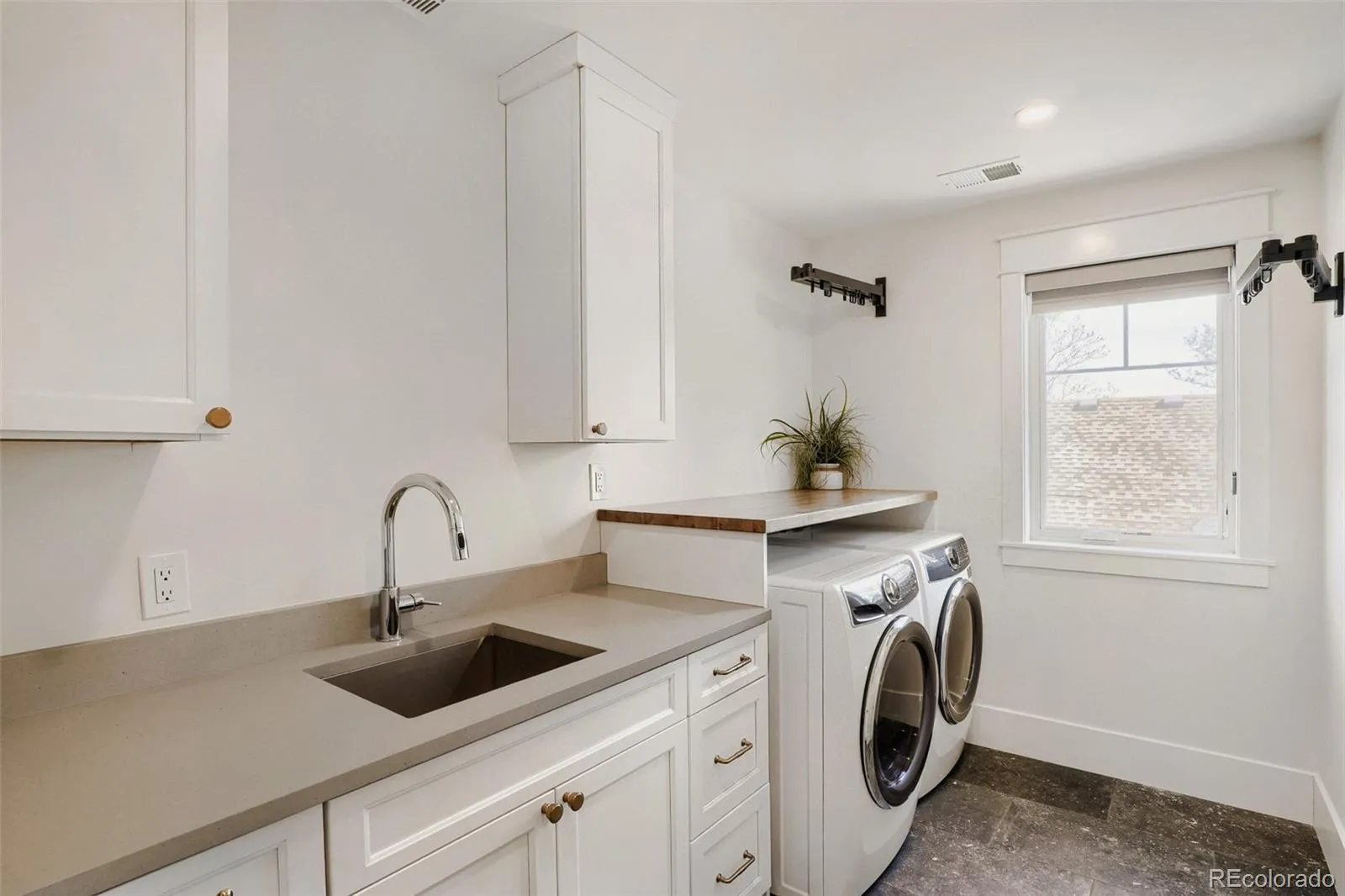 2645 Fairfax Street Denver CO 80207 MLS #REC9098590 05012026045208 1600 34
