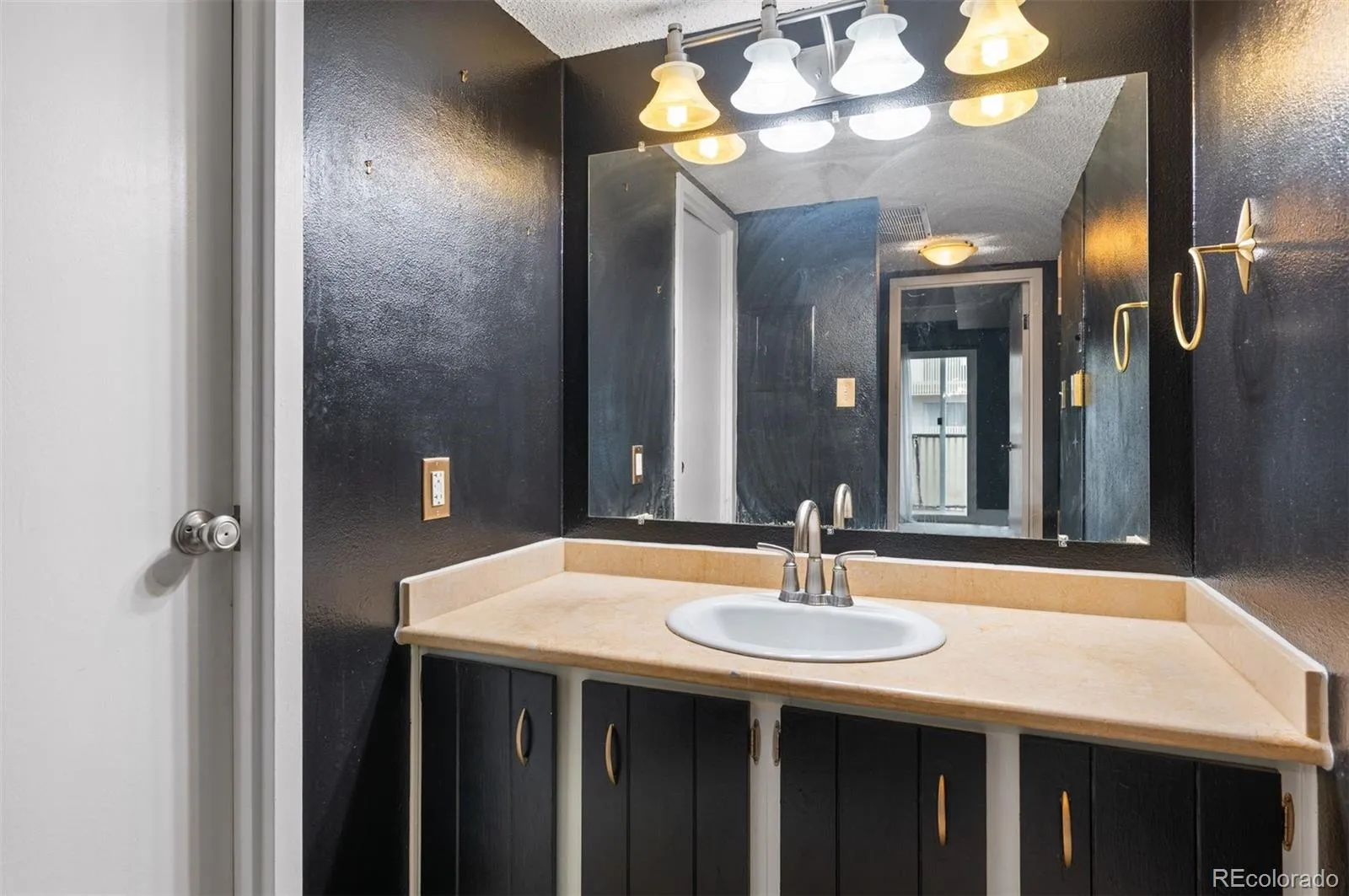 8060 E Girard Avenue #913 Denver CO 80231 MLS #REC9100535 05202026232448 1600 14