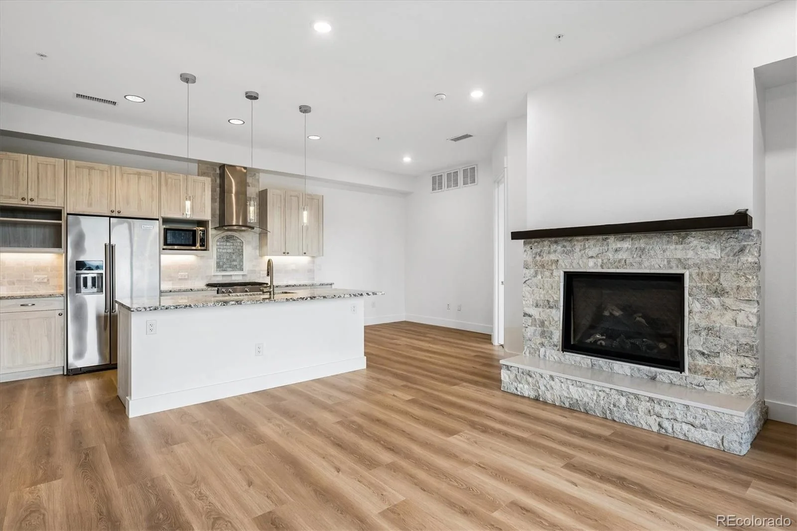 4885 S Monaco Street #207 Denver CO 80237 | MLS #REC9100680 09242026181904 1600 1