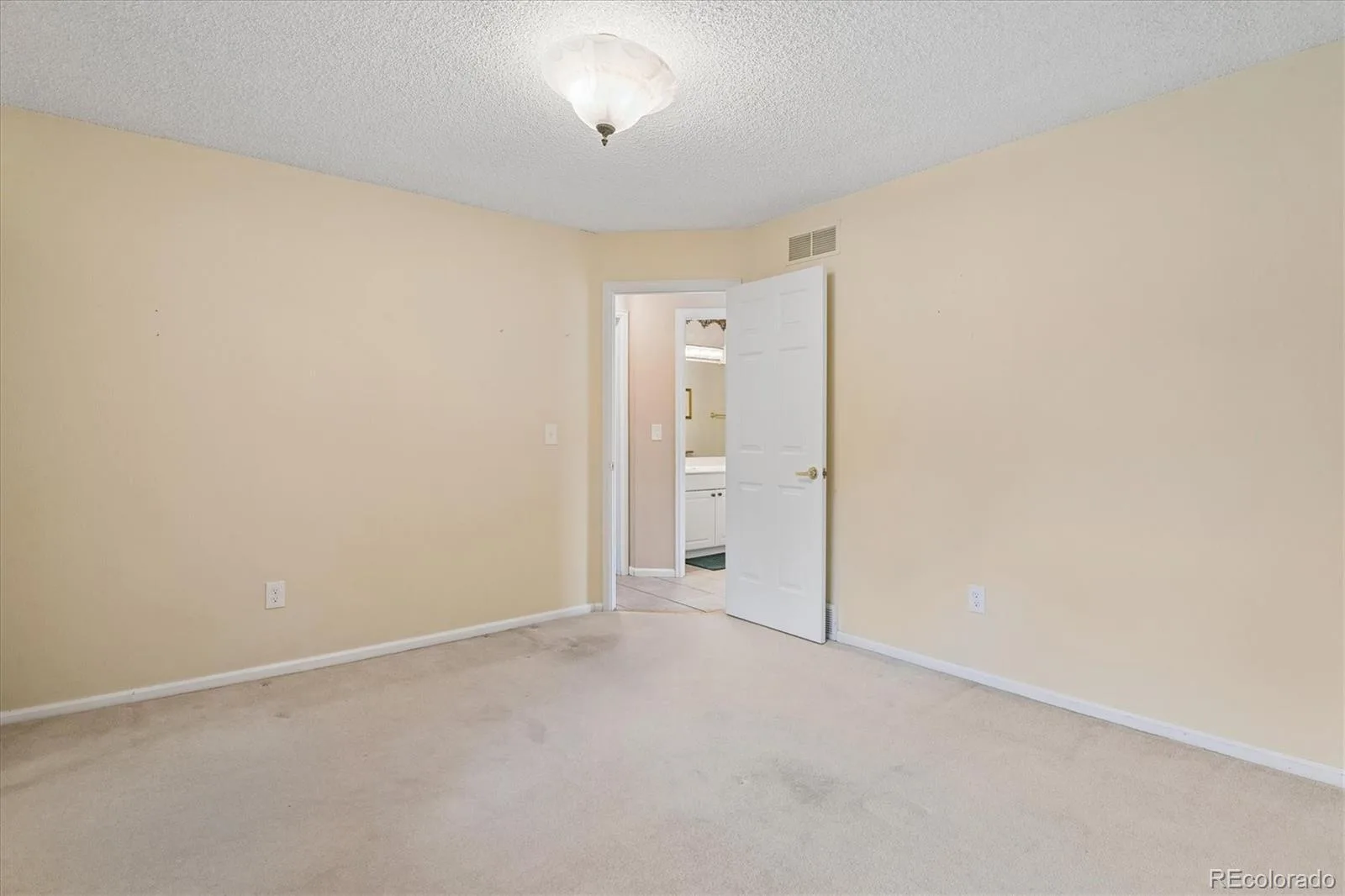 8 Walter Way Broomfield CO 80020 MLS #REC9100736 06262026183313 1600 16