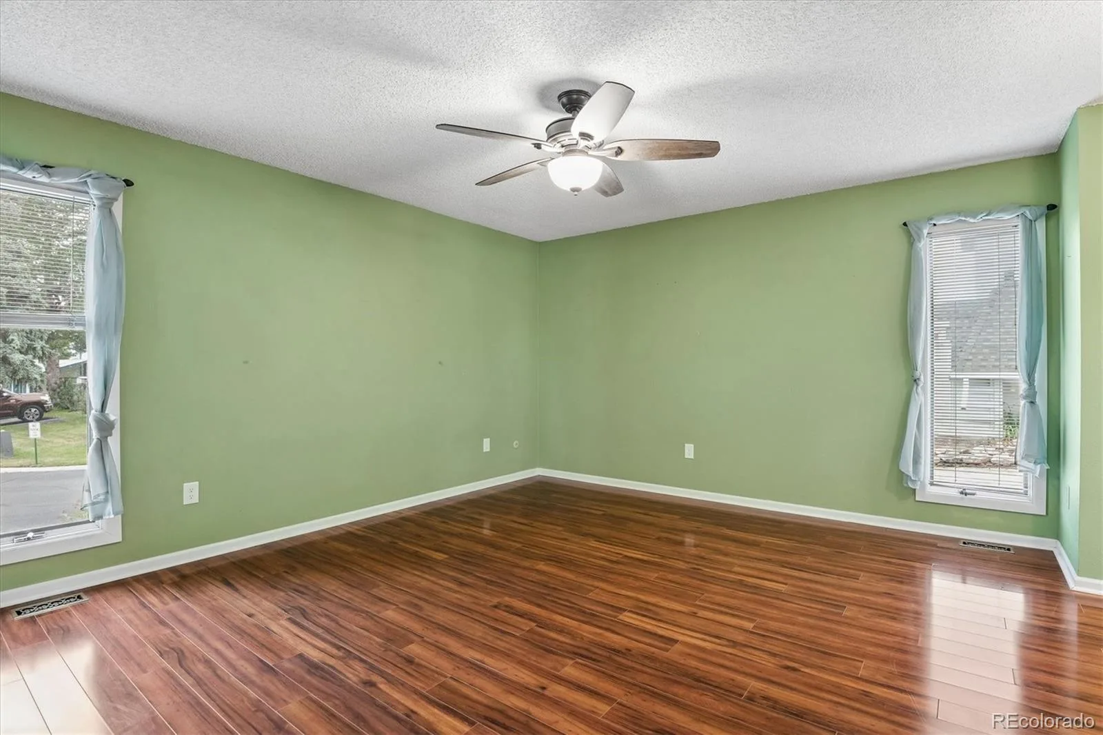 8 Walter Way Broomfield CO 80020 MLS #REC9100736 06262026183313 1600 18