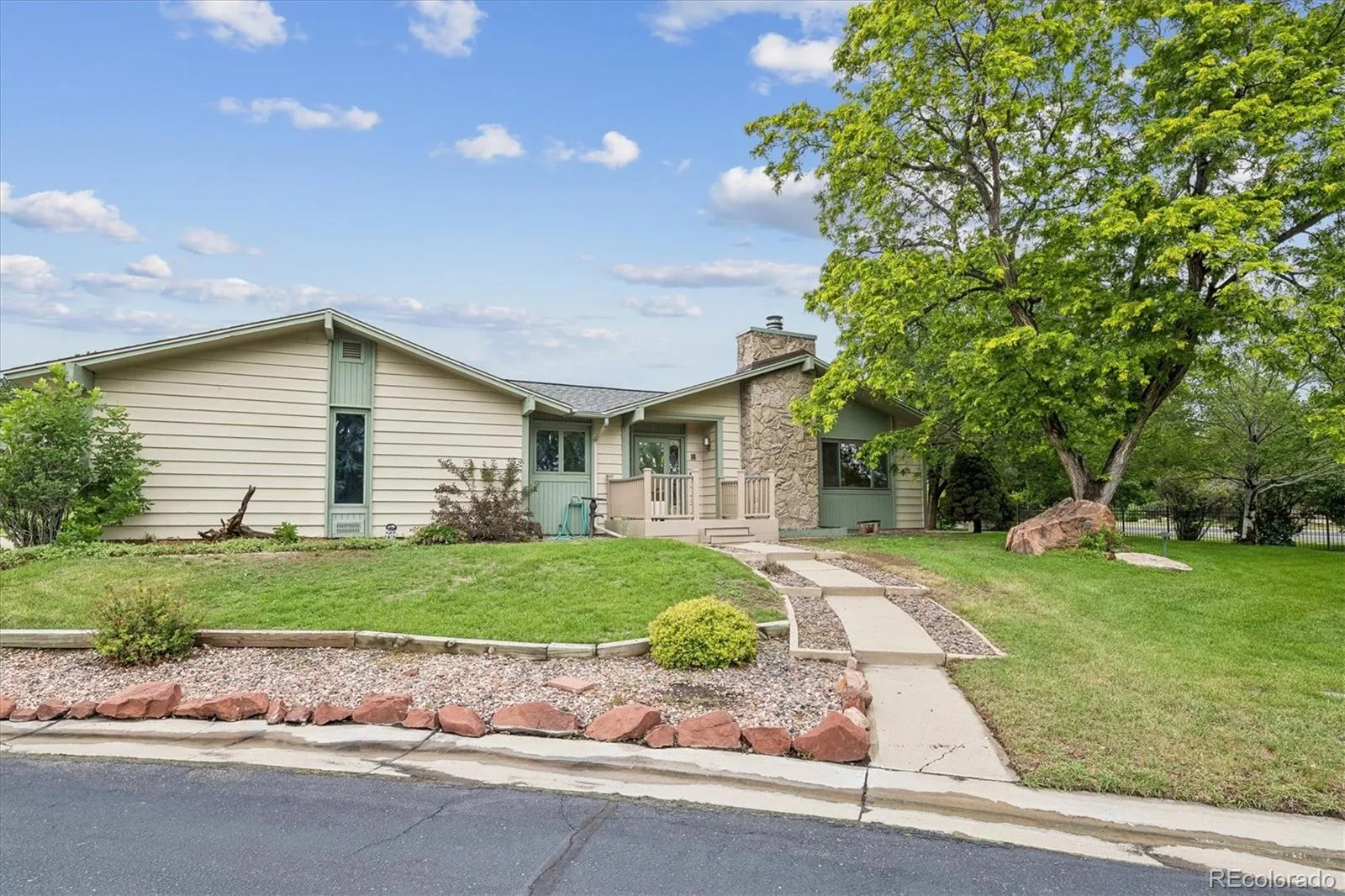 8 Walter Way Broomfield CO 80020 MLS #REC9100736 06262026183313 1600 3