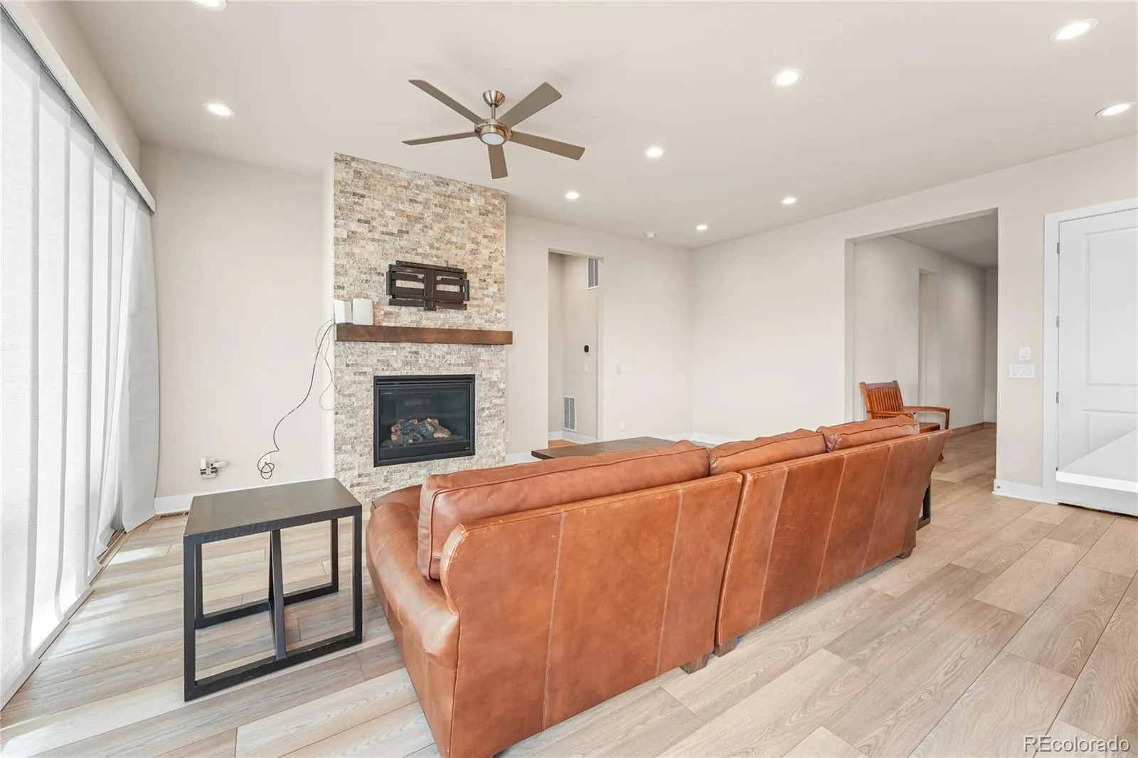 21996 E Allenspark Place Aurora CO 80016 MLS #REC9102657 04082026172618 1600 19