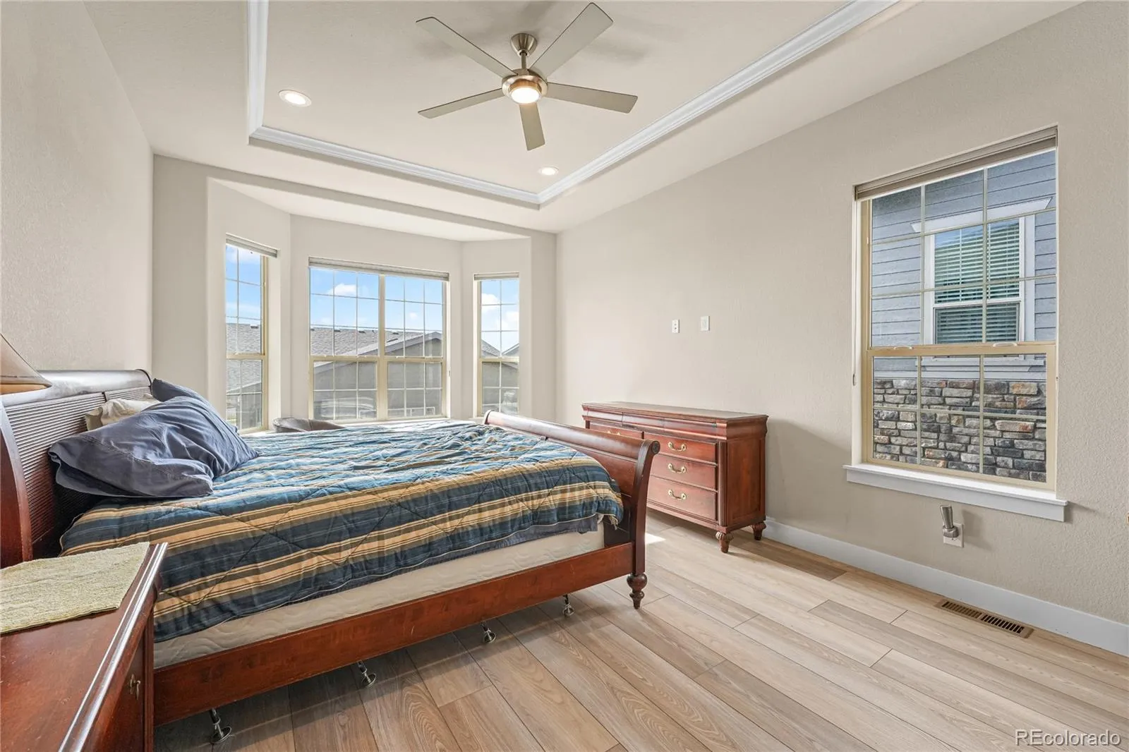 21996 E Allenspark Place Aurora CO 80016 MLS #REC9102657 04082026172618 1600 23