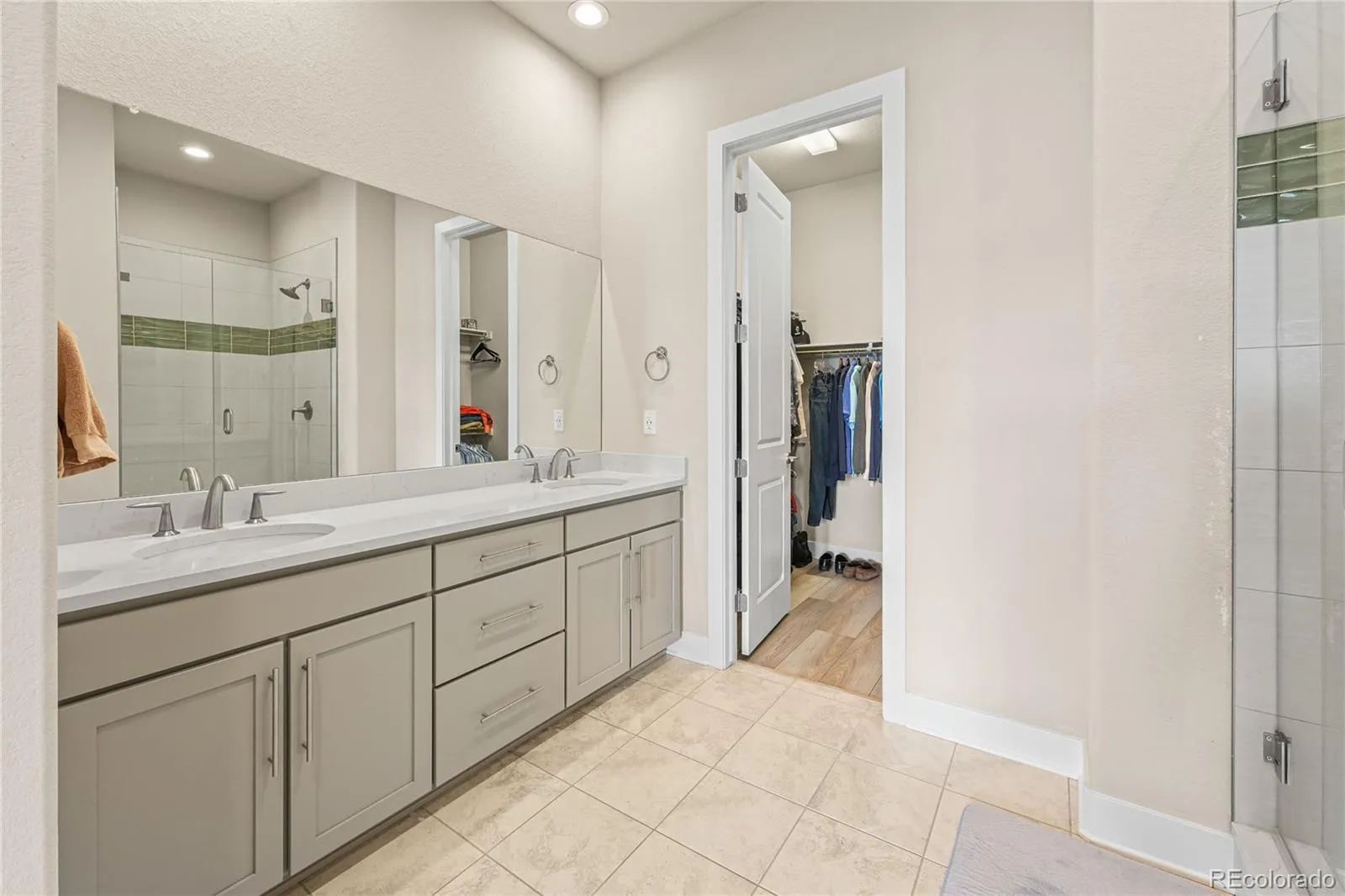 21996 E Allenspark Place Aurora CO 80016 MLS #REC9102657 04082026172618 1600 27