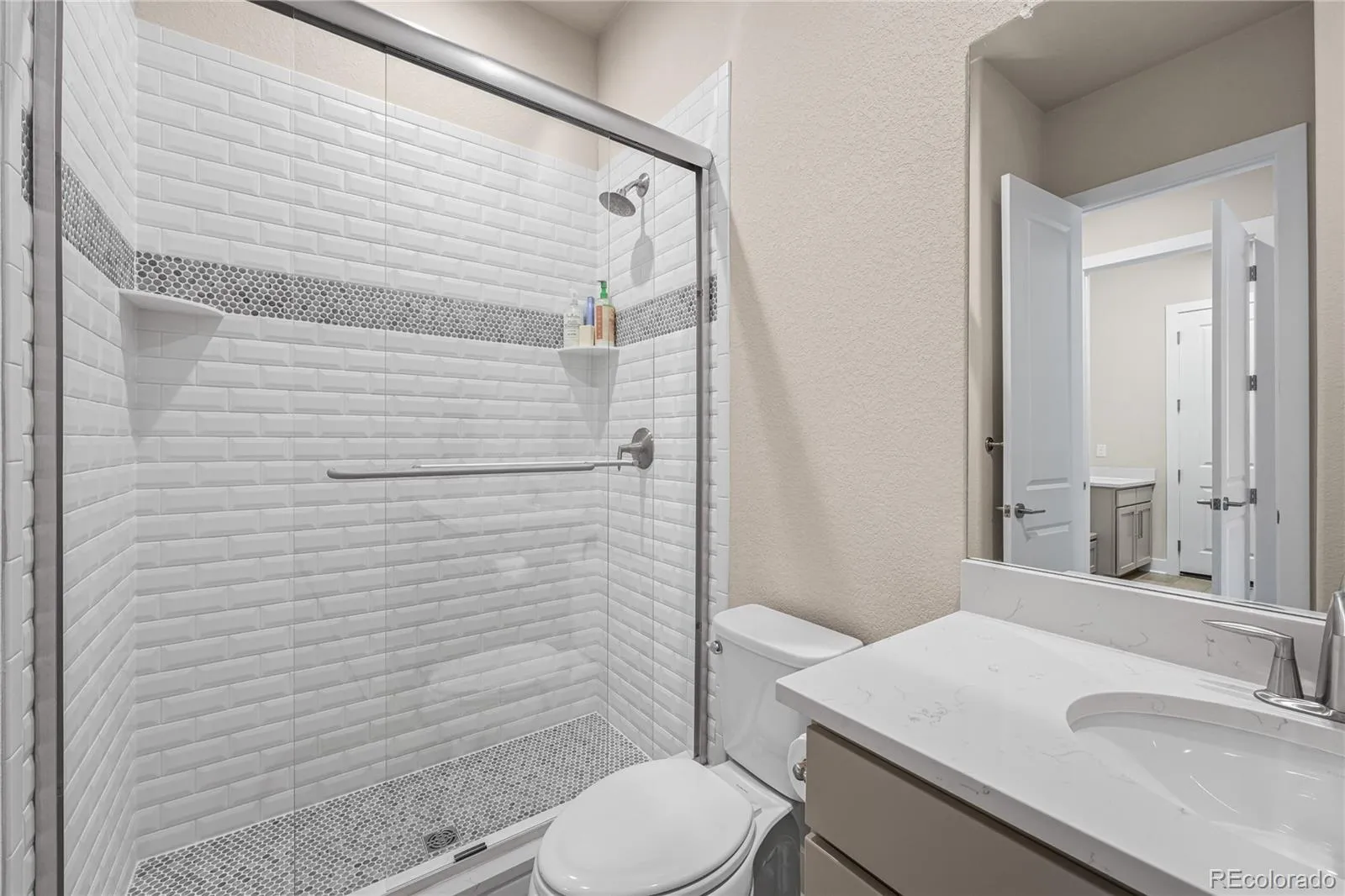 21996 E Allenspark Place Aurora CO 80016 MLS #REC9102657 04082026172618 1600 32