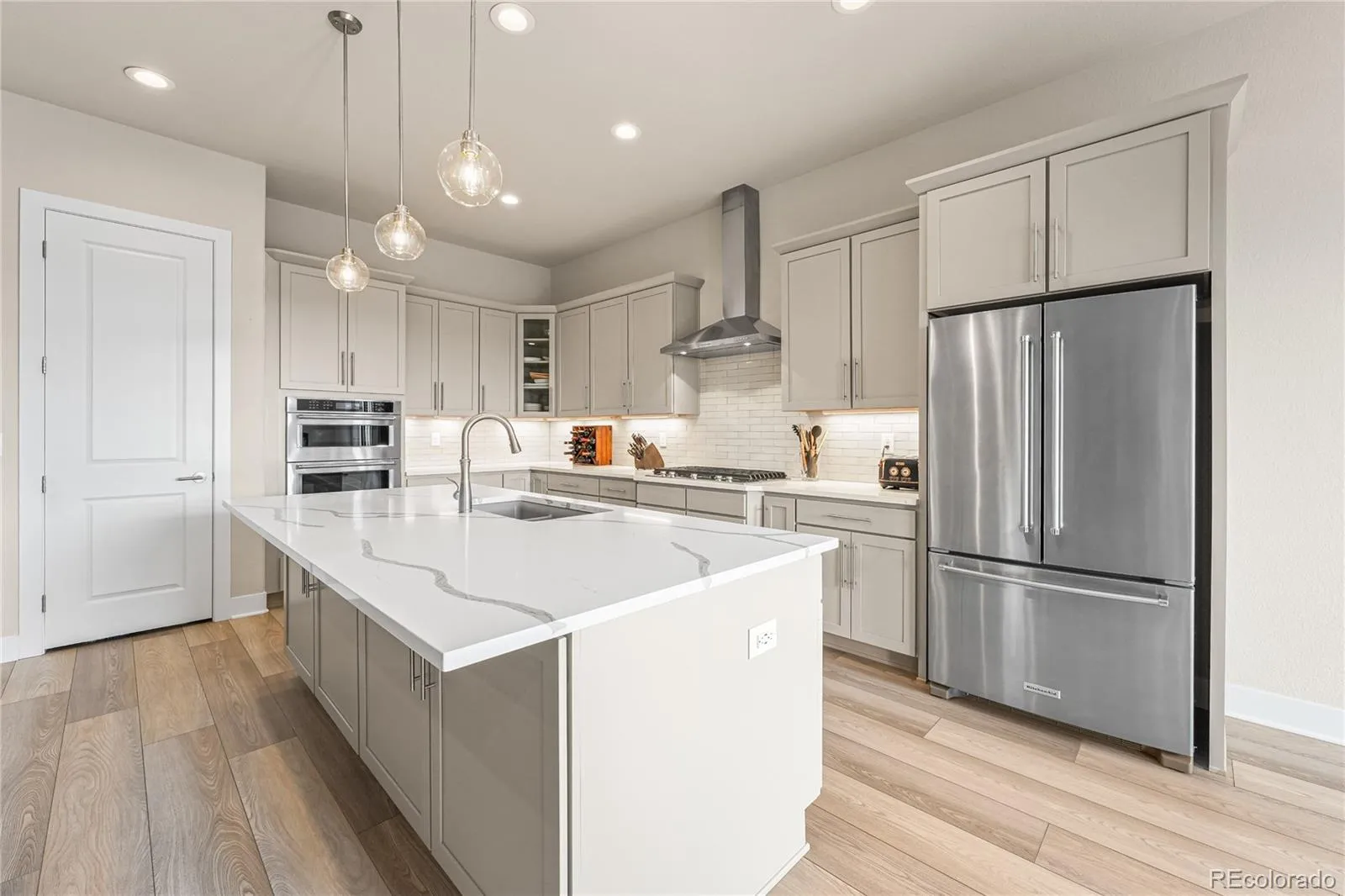 21996 E Allenspark Place Aurora CO 80016 MLS #REC9102657 04082026172618 1600 6