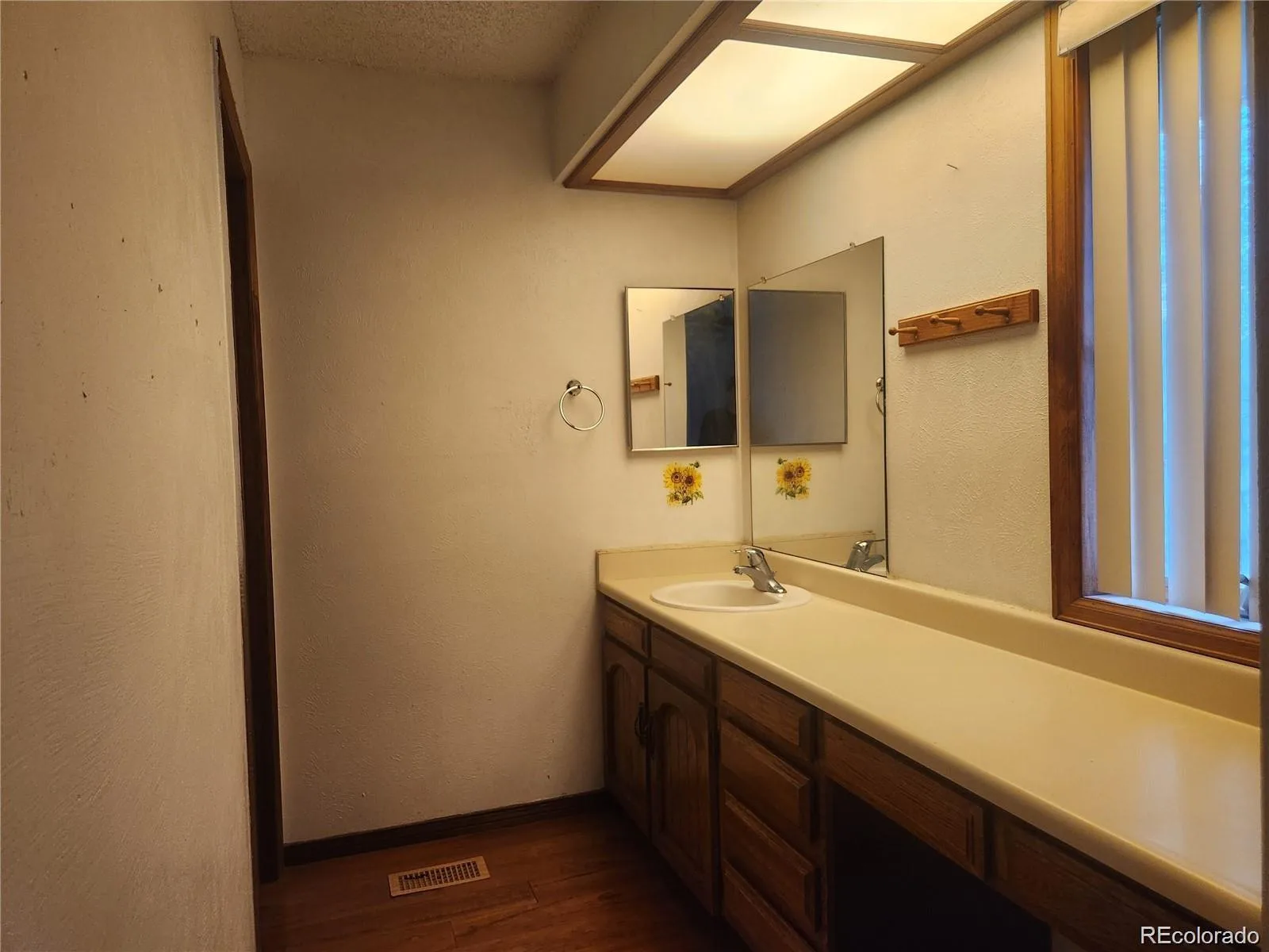 812 S Ouray Street Aurora CO 80017 | MLS #REC9108971 10142026190045 1600 12