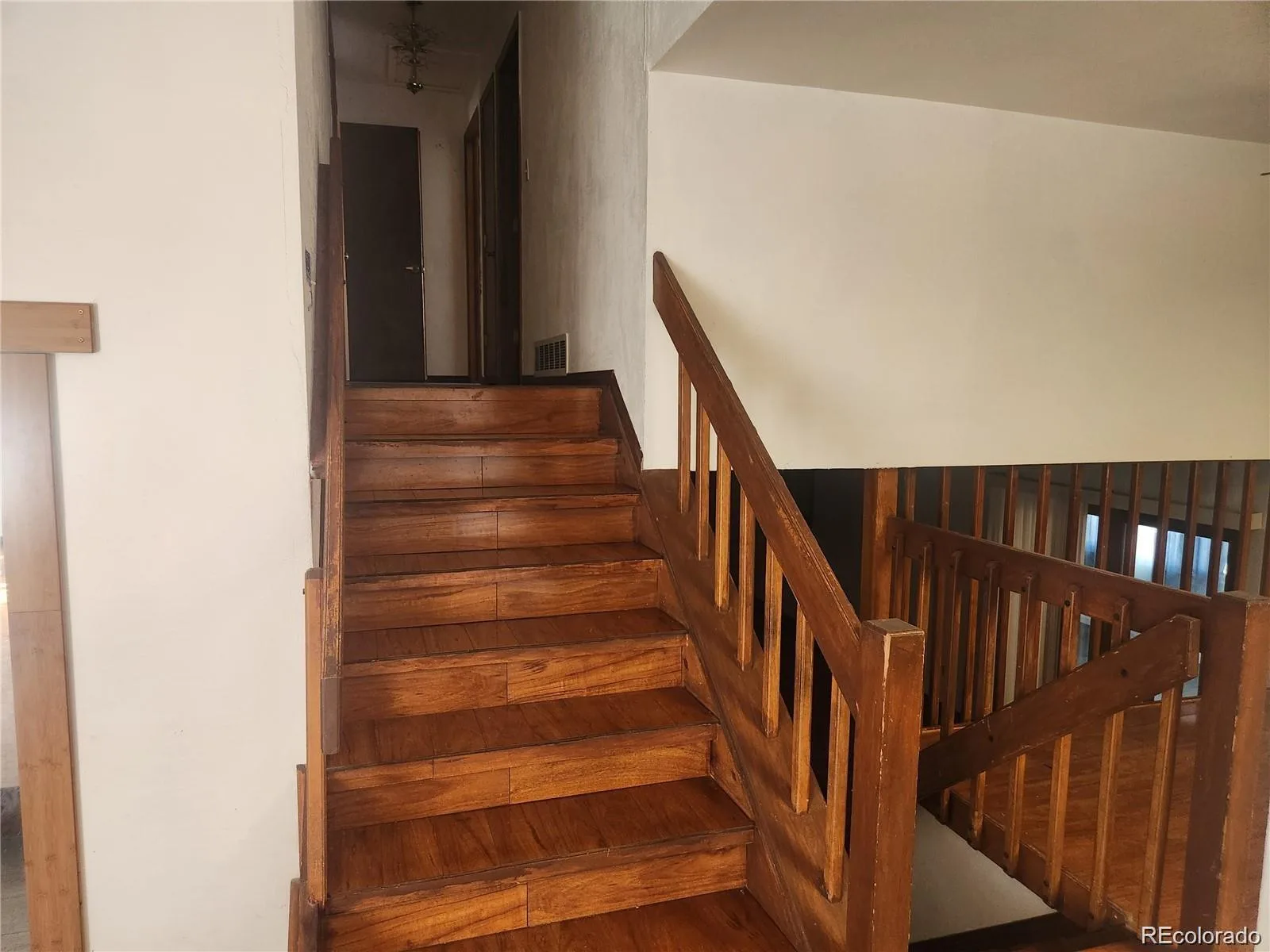 812 S Ouray Street Aurora CO 80017 | MLS #REC9108971 10142026190045 1600 8