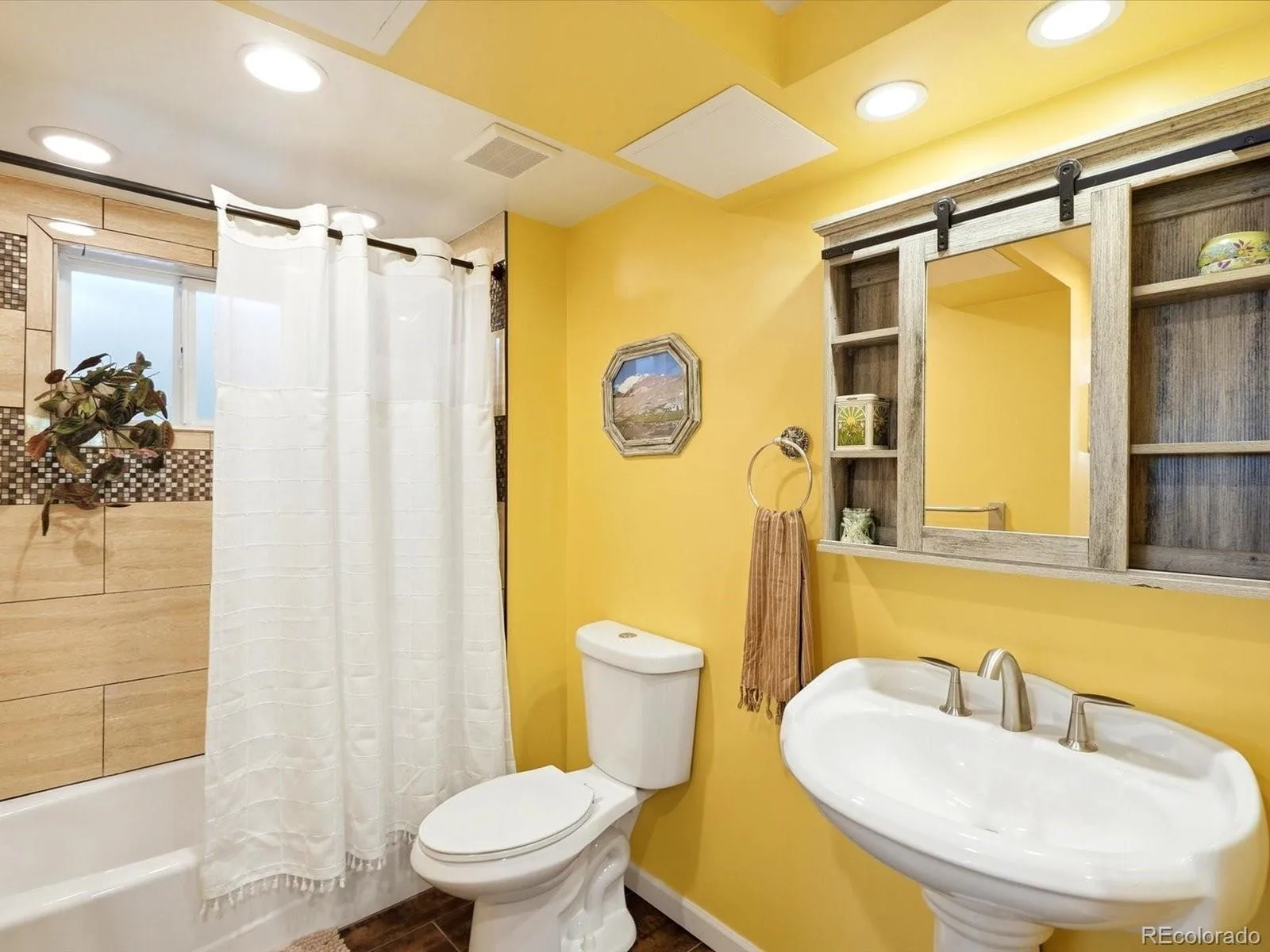 12979 W Montana Drive Denver CO 80228 | MLS #REC9114897 09242026015633 1600 35