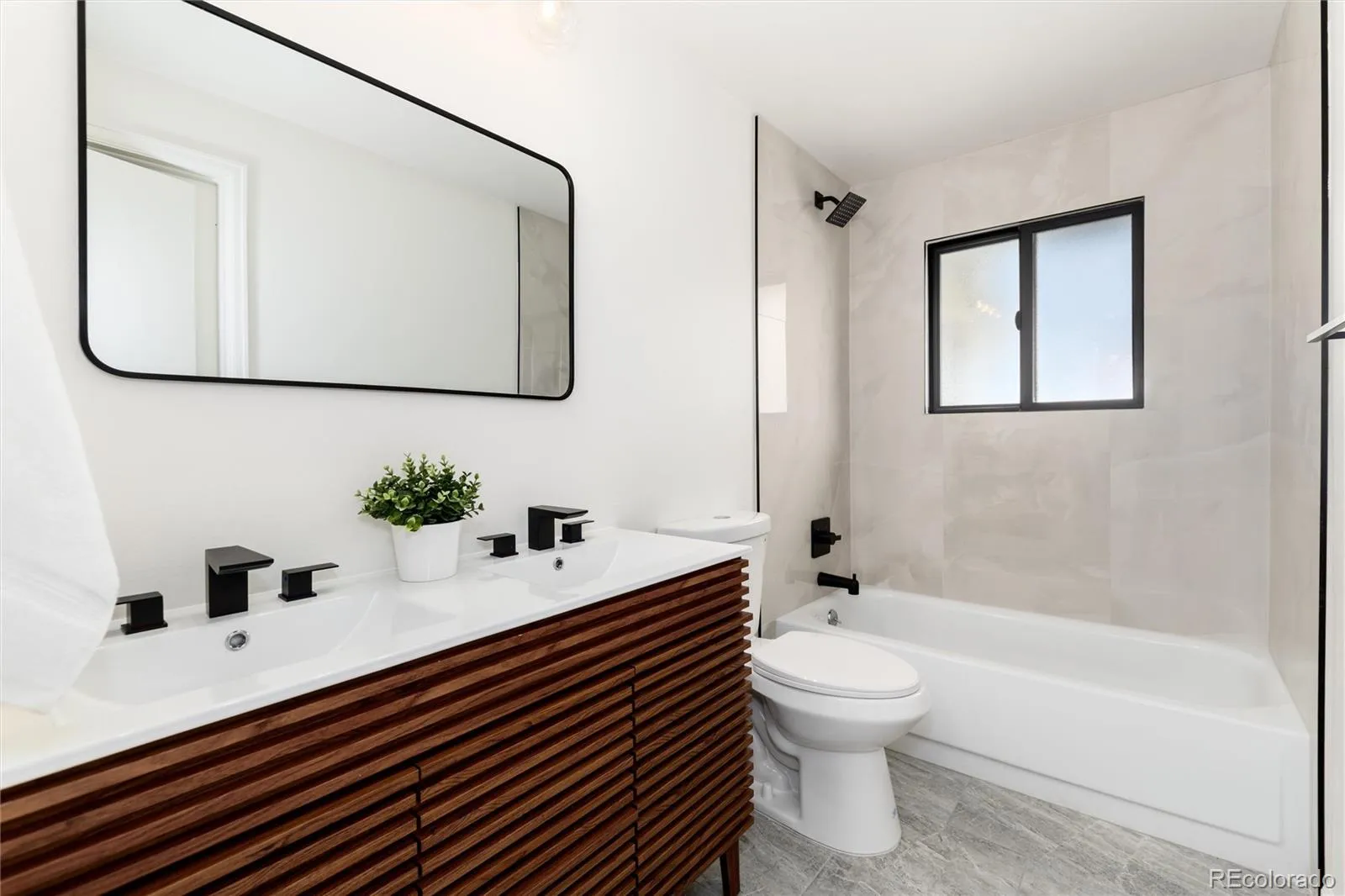 04102026152809 1600 17