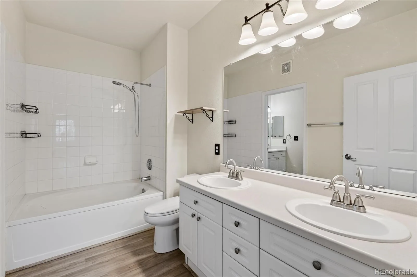 4054 S Crystal Circle #203 Aurora CO 80014 | MLS #REC9120942 08282026060129 1600 14