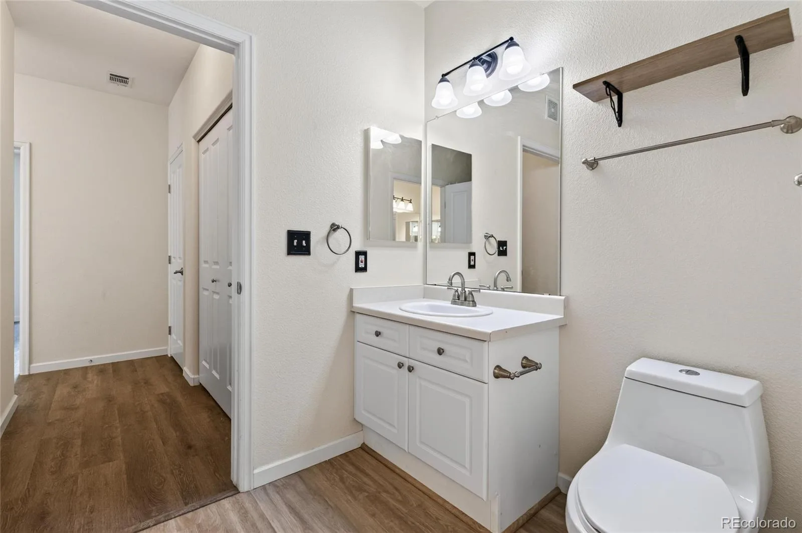 4054 S Crystal Circle #203 Aurora CO 80014 | MLS #REC9120942 08282026060129 1600 15