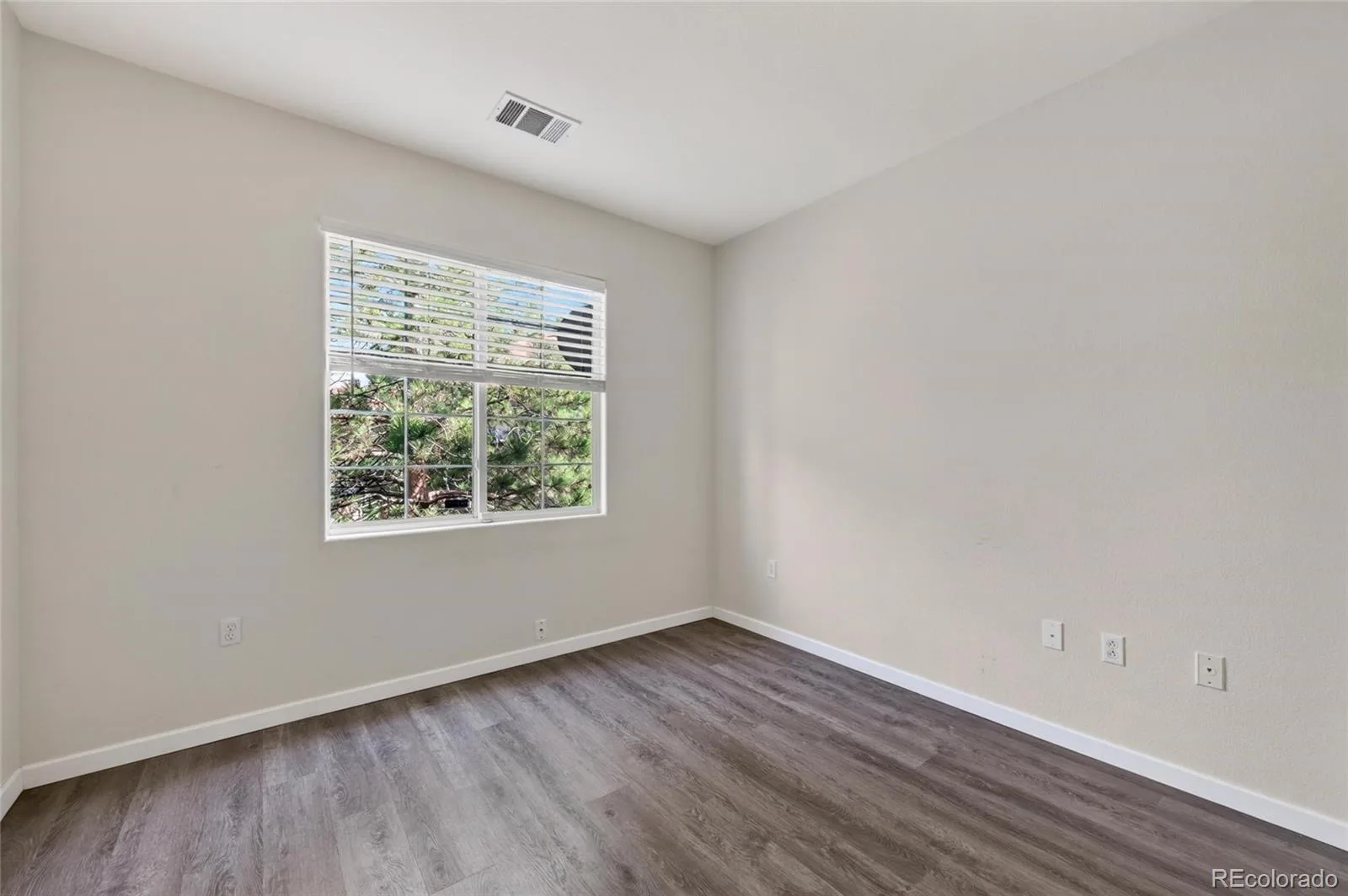 4054 S Crystal Circle #203 Aurora CO 80014 | MLS #REC9120942 08282026060129 1600 18