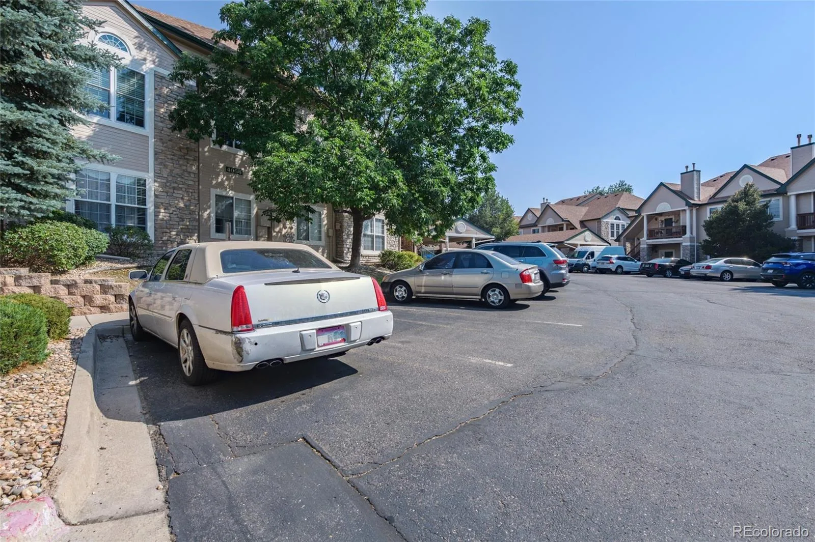 4054 S Crystal Circle #203 Aurora CO 80014 | MLS #REC9120942 08282026060129 1600 23