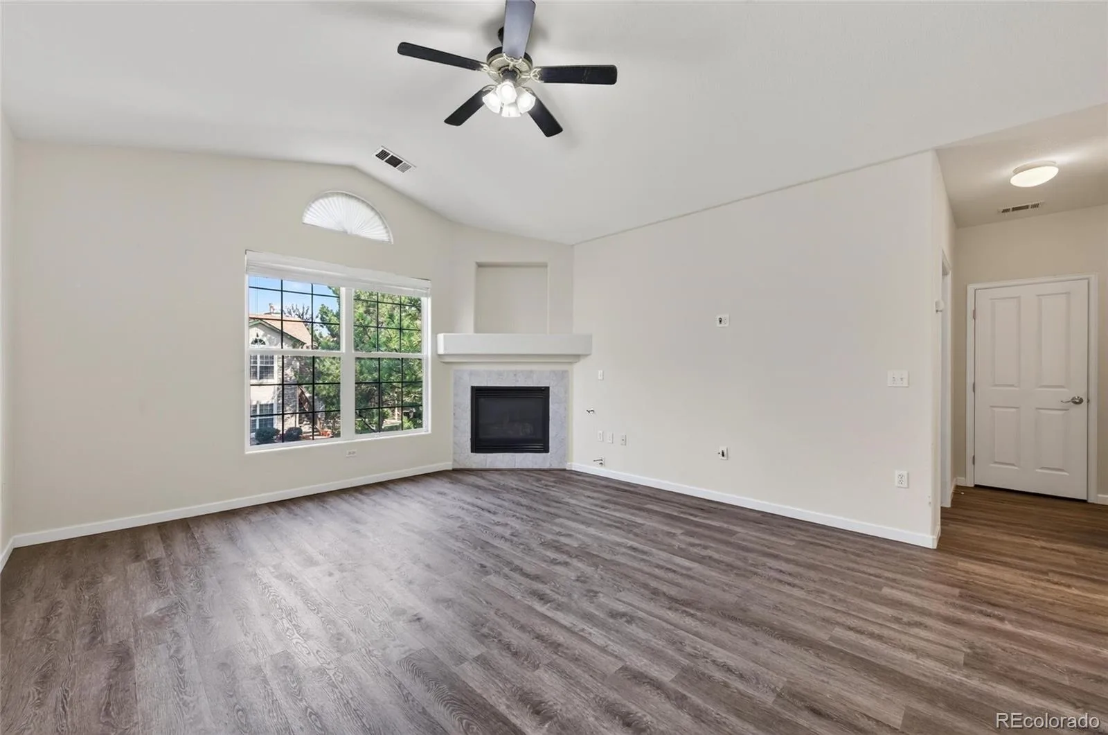 4054 S Crystal Circle #203 Aurora CO 80014 | MLS #REC9120942 08282026060129 1600 4