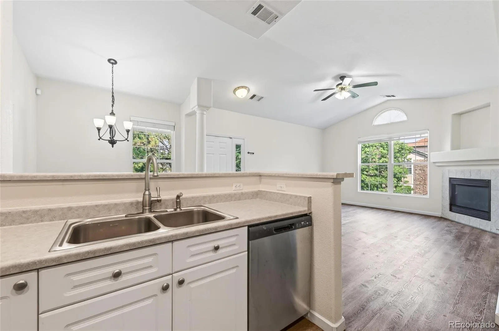 4054 S Crystal Circle #203 Aurora CO 80014 | MLS #REC9120942 08282026060129 1600 8