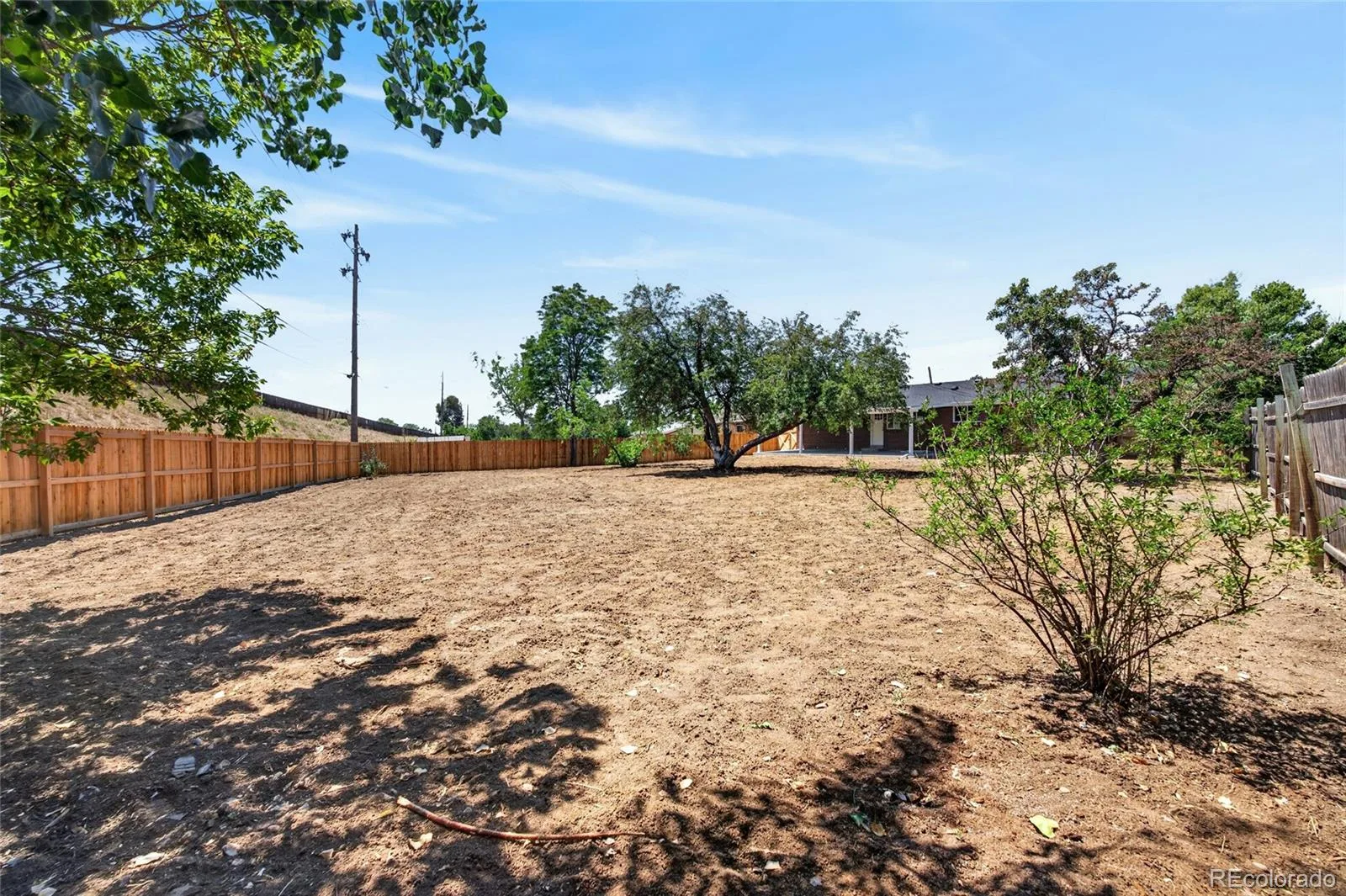 8596 Sheridan Court Arvada CO 80003 | MLS #REC9124538 08192026195730 1600 34