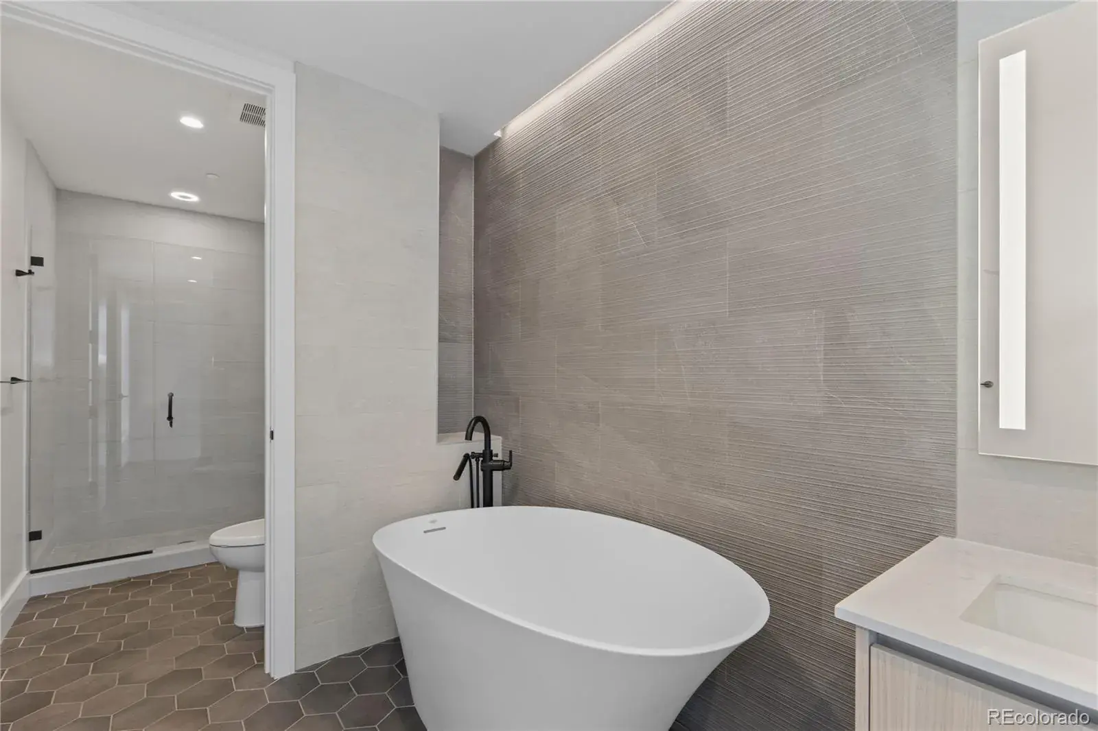 10242025023627 1600 24