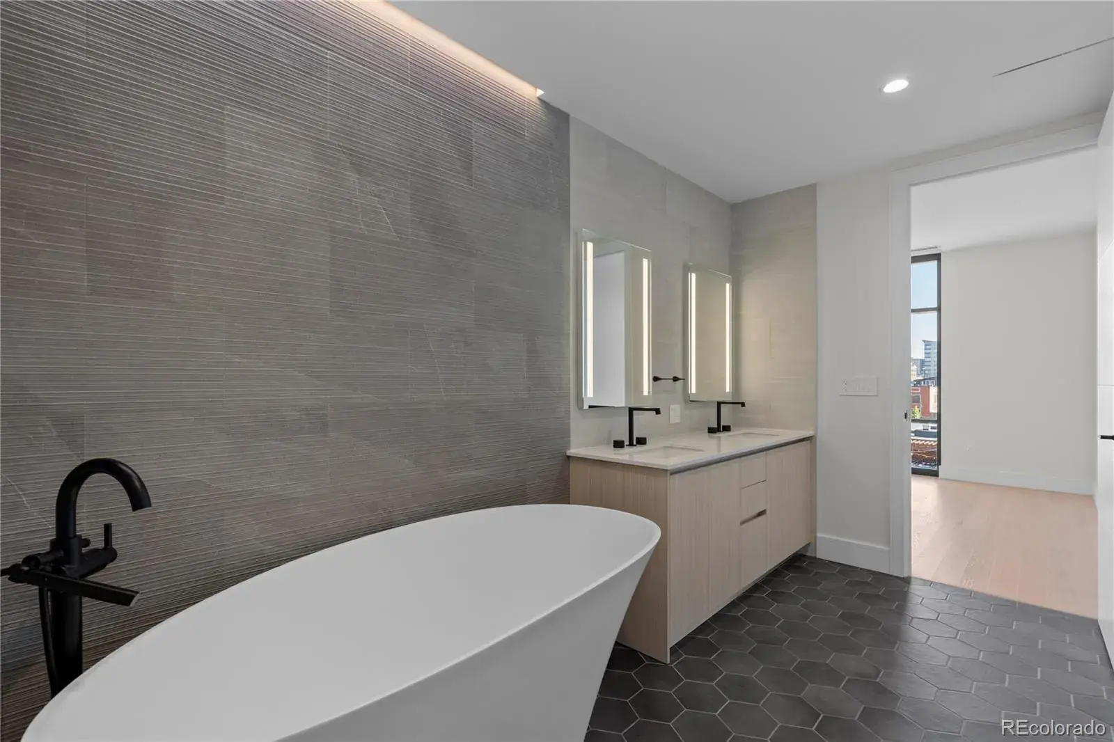 10242025023627 1600 3