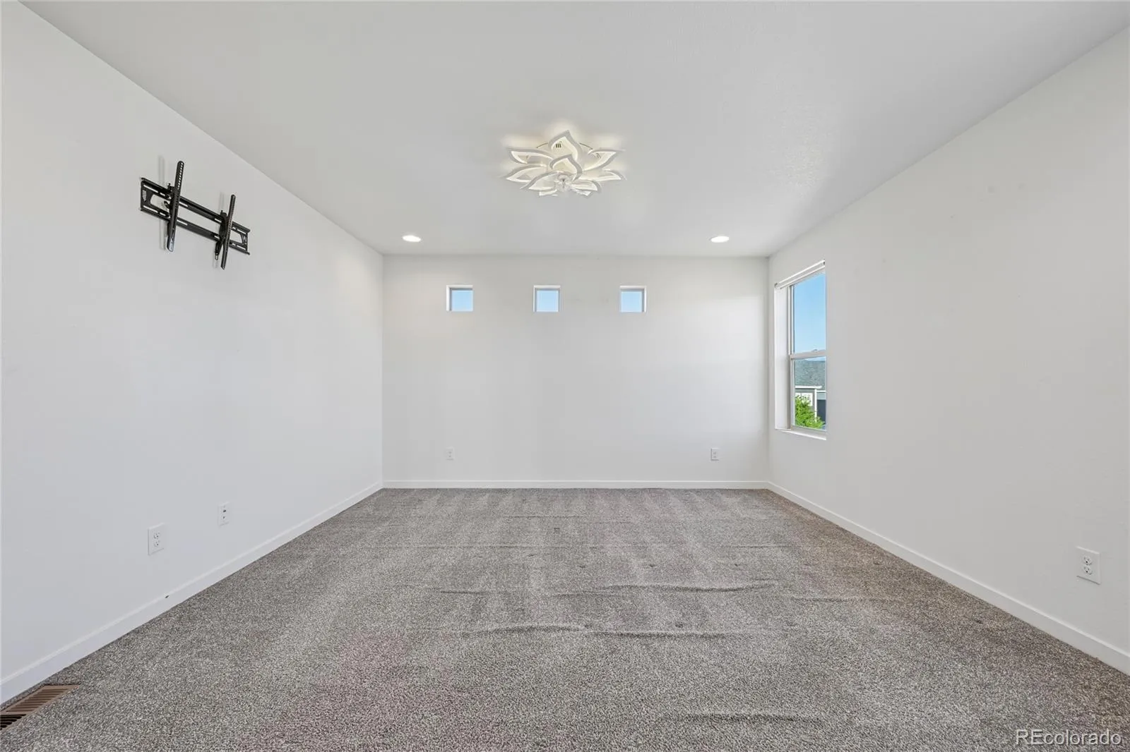 17909 E 54th Avenue Denver CO 80249 MLS #REC9134250 04232026175923 1600 22