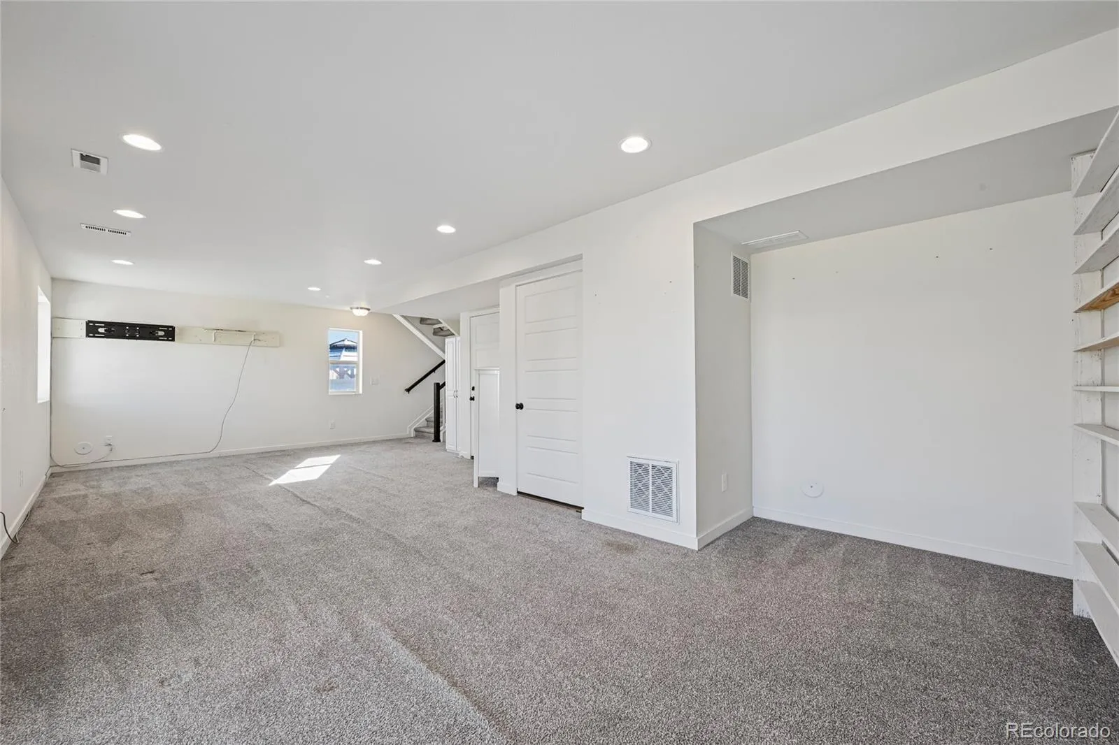 17909 E 54th Avenue Denver CO 80249 MLS #REC9134250 04232026175923 1600 40