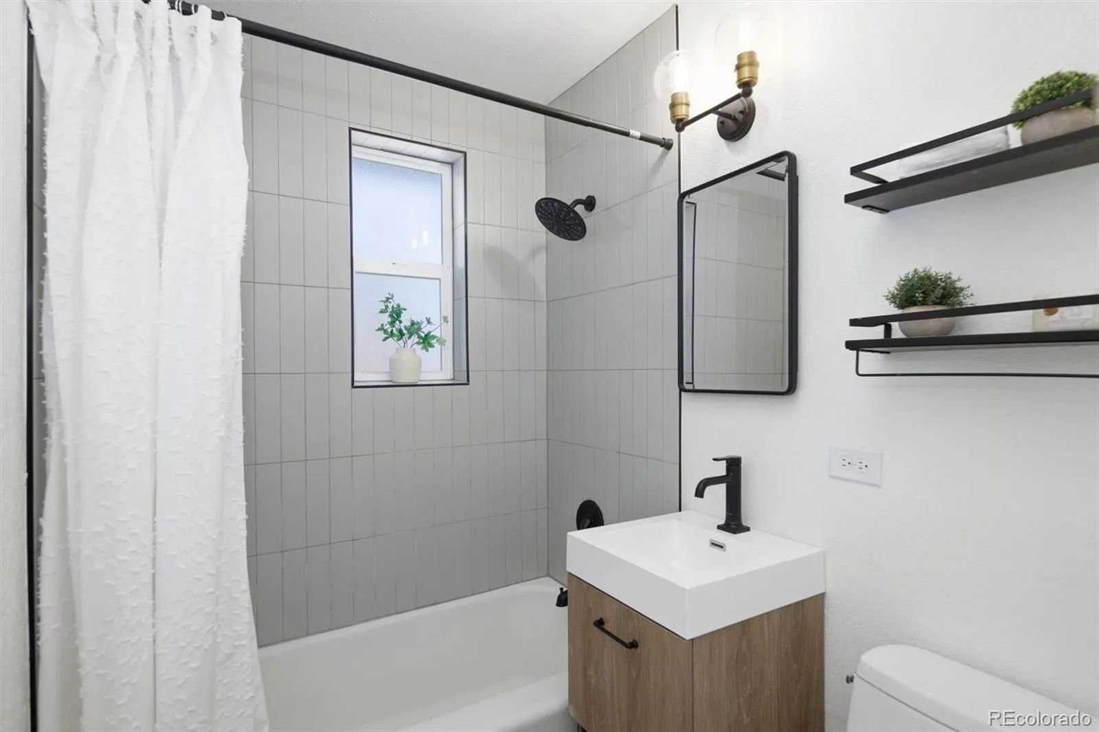 1317 Geneva Street Aurora CO 80010 MLS #REC9139366 04162026233602 1600 14