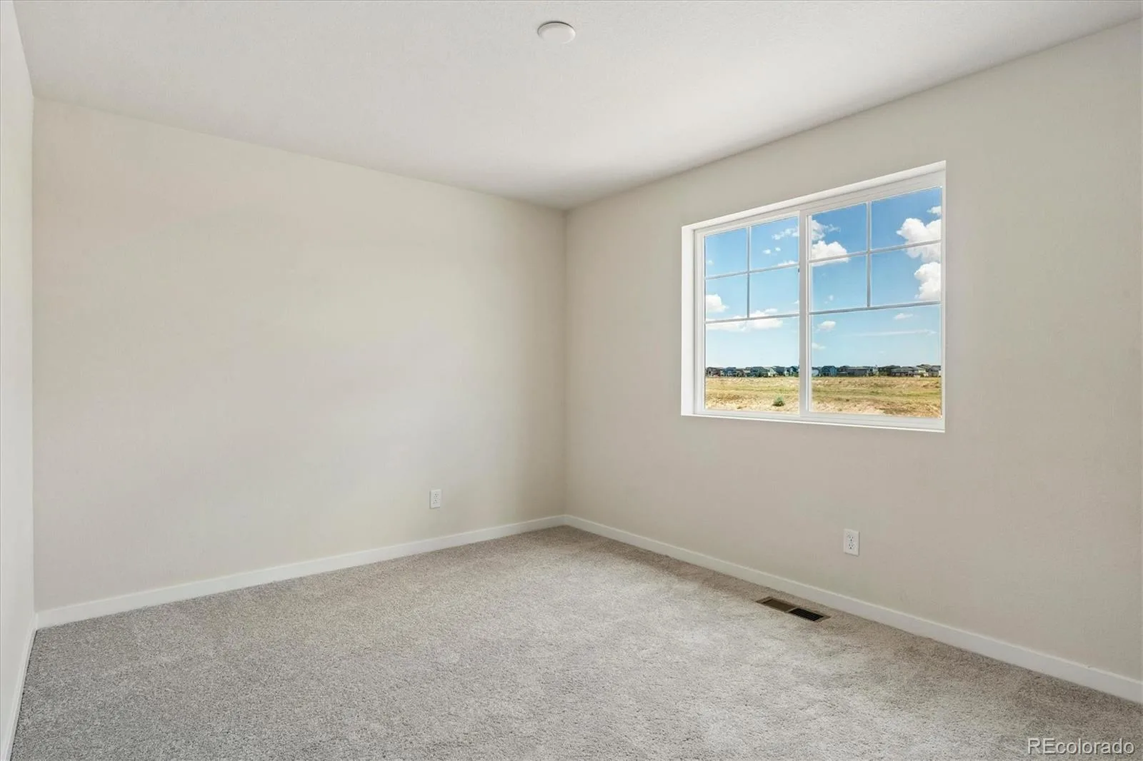 5837 N Ireland Way Aurora CO 80019 | MLS #REC9140513 08052026232614 1600 12