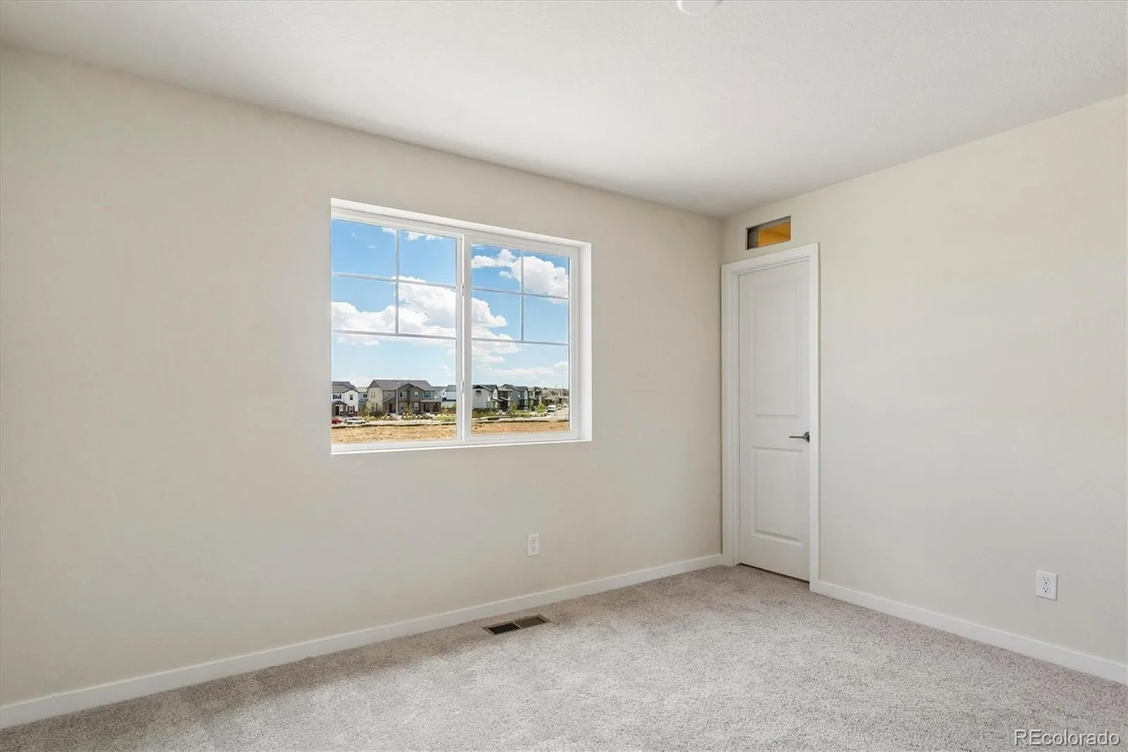 5837 N Ireland Way Aurora CO 80019 | MLS #REC9140513 08052026232614 1600 13