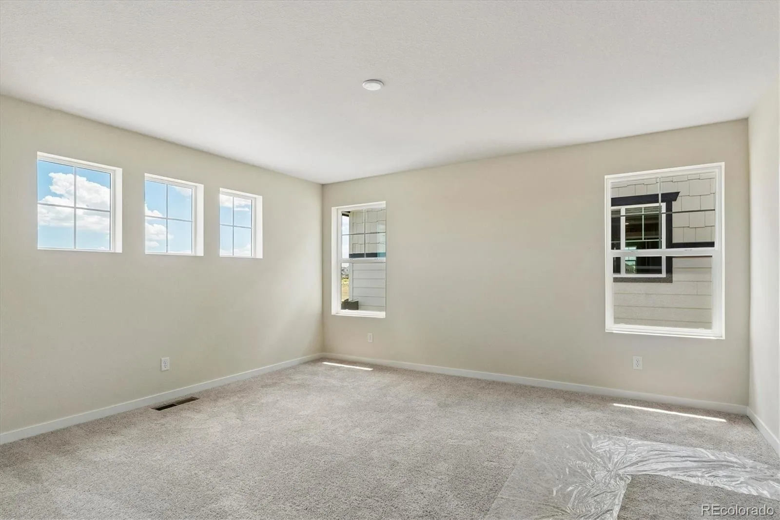 5837 N Ireland Way Aurora CO 80019 | MLS #REC9140513 08052026232614 1600 15