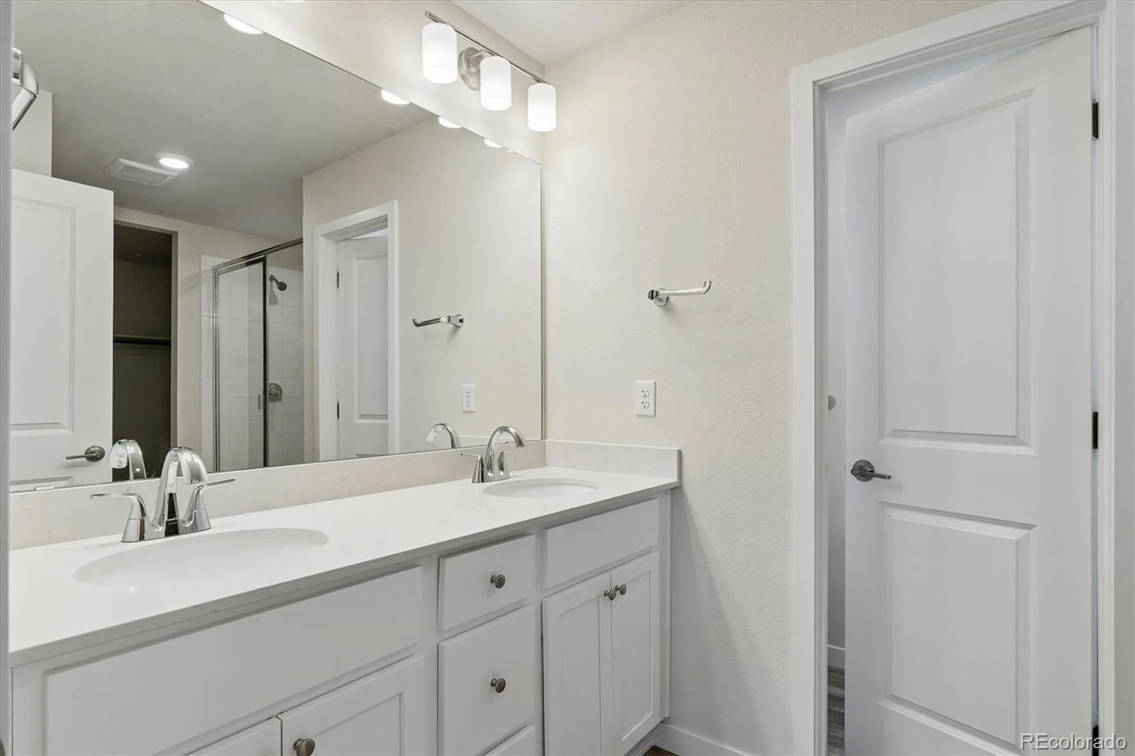 5837 N Ireland Way Aurora CO 80019 | MLS #REC9140513 08052026232614 1600 17
