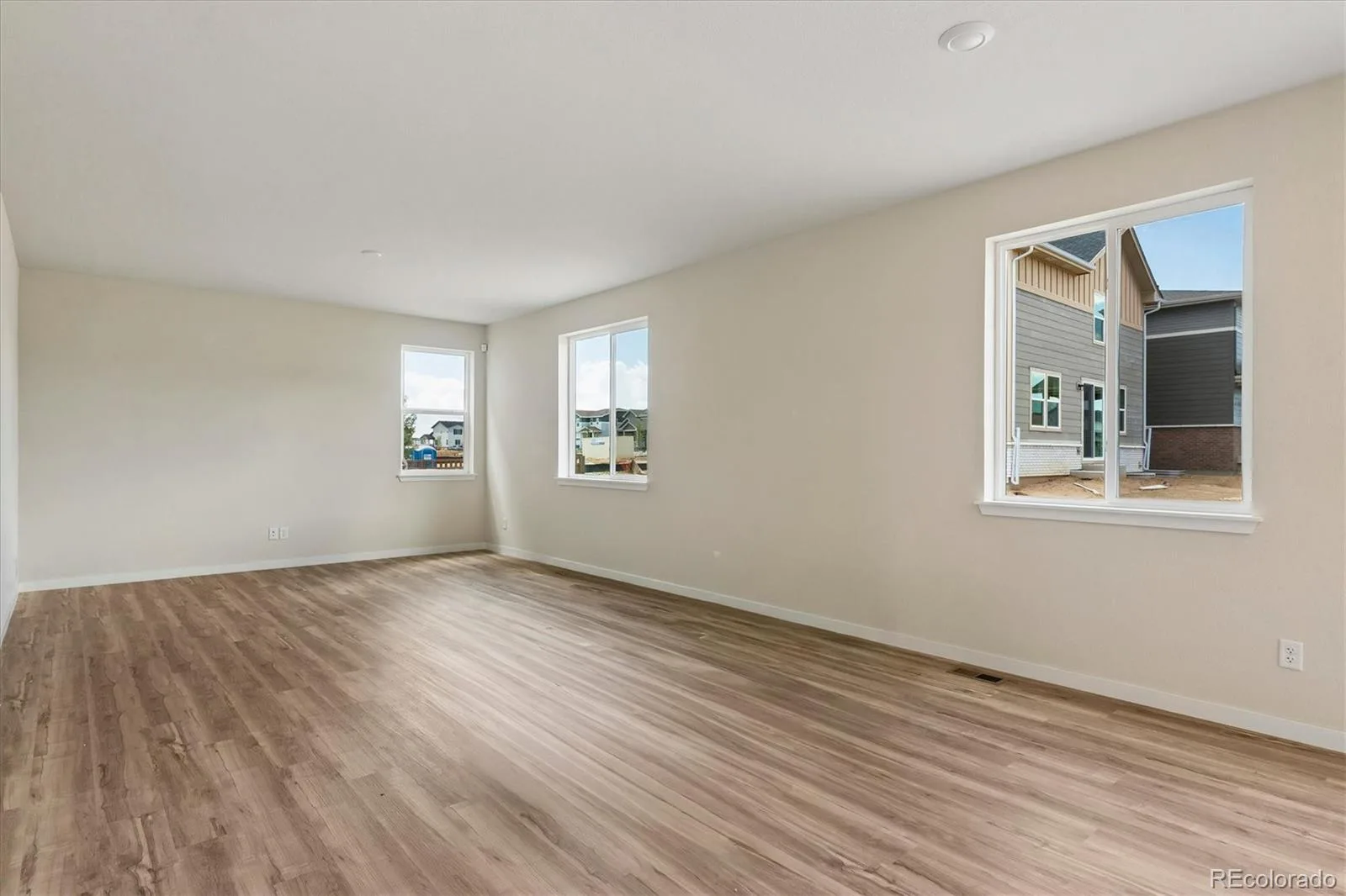 5837 N Ireland Way Aurora CO 80019 | MLS #REC9140513 08052026232614 1600 2