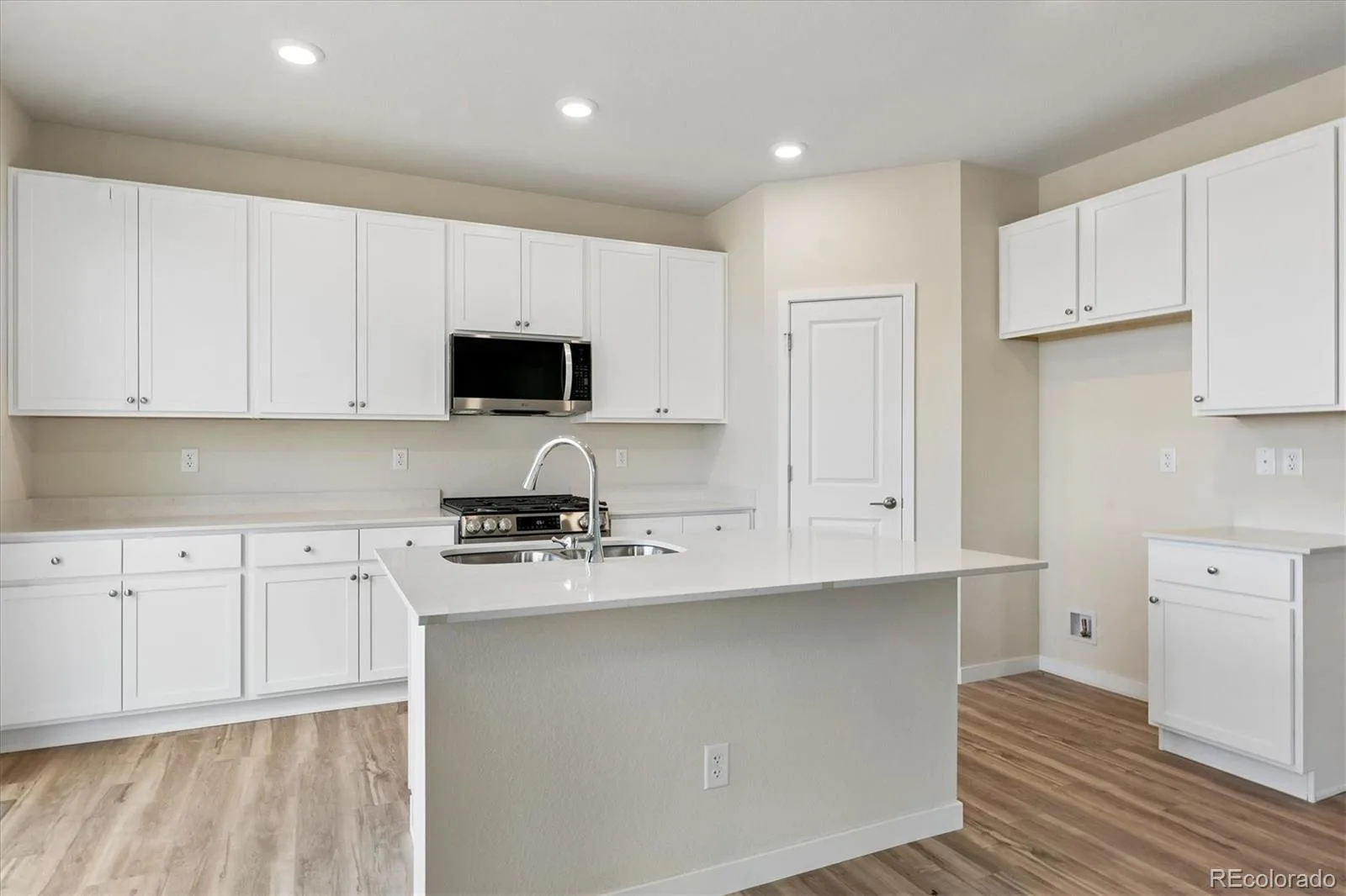 5837 N Ireland Way Aurora CO 80019 | MLS #REC9140513 08052026232614 1600 4