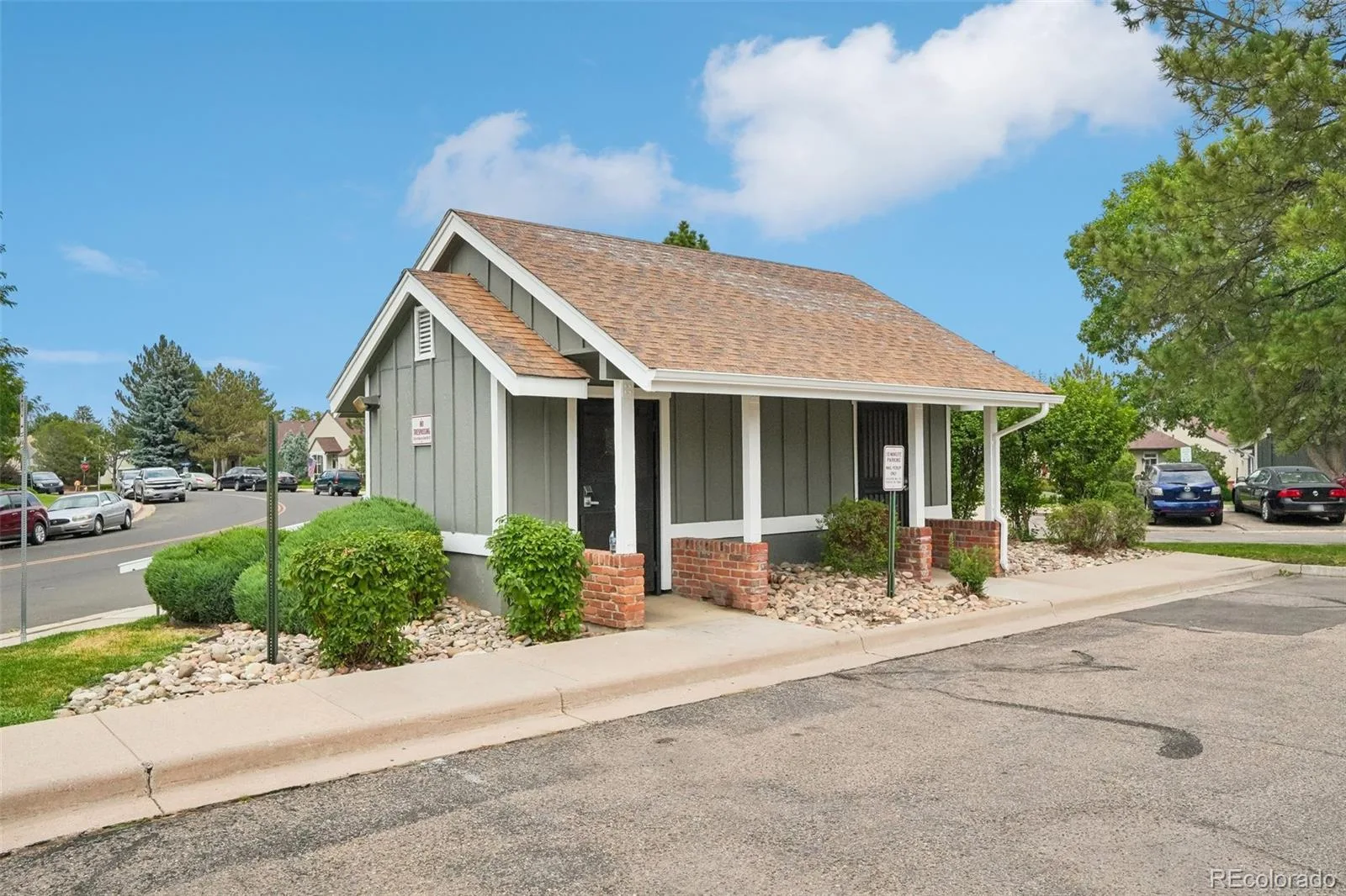 967 S Evanston Circle Aurora CO 80012 | MLS #REC9140625 08122026213107 1600 29