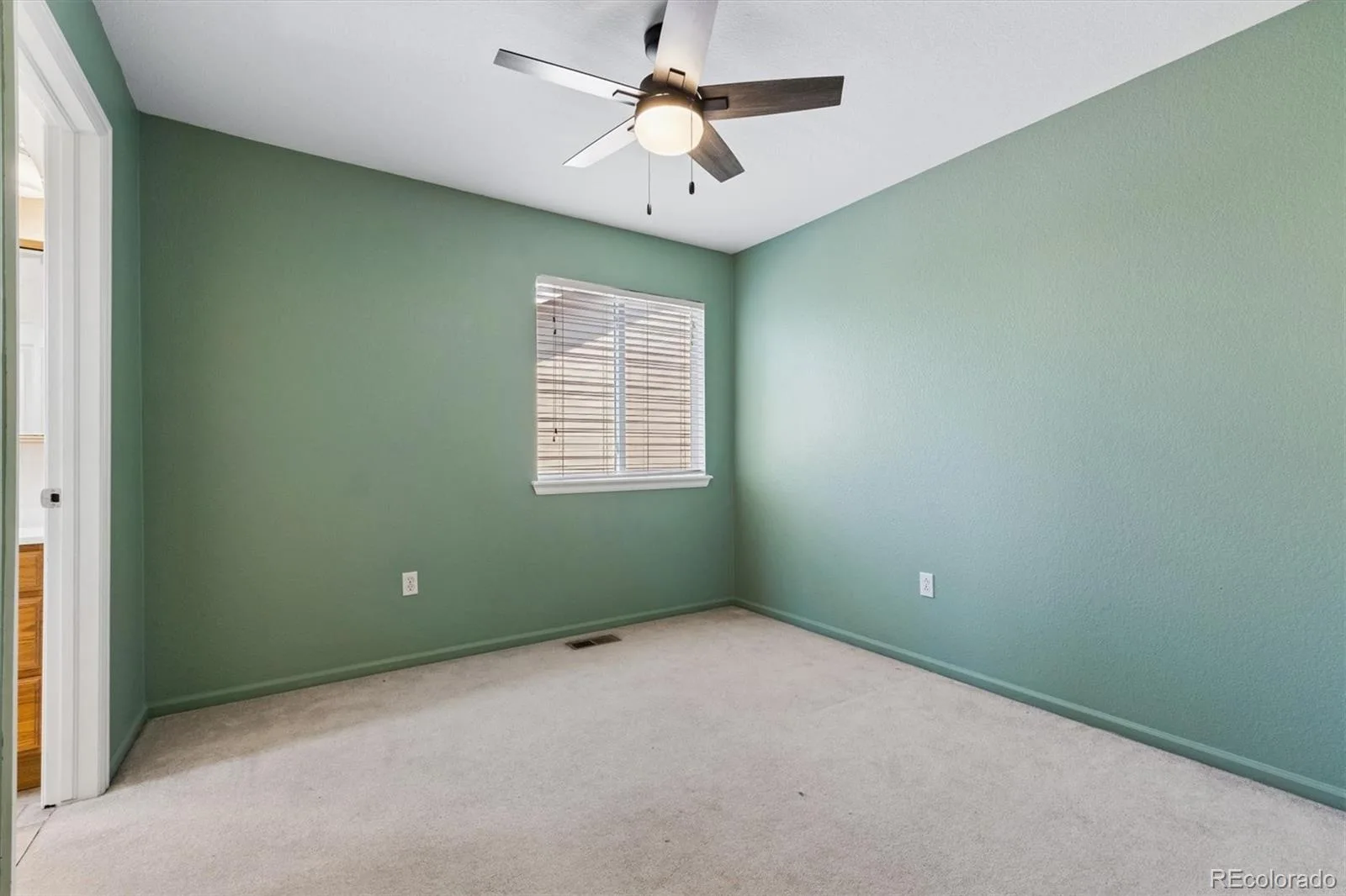 10220 Echo Circle Longmont CO 80504 | MLS #REC9141465 08102026031623 1600 34