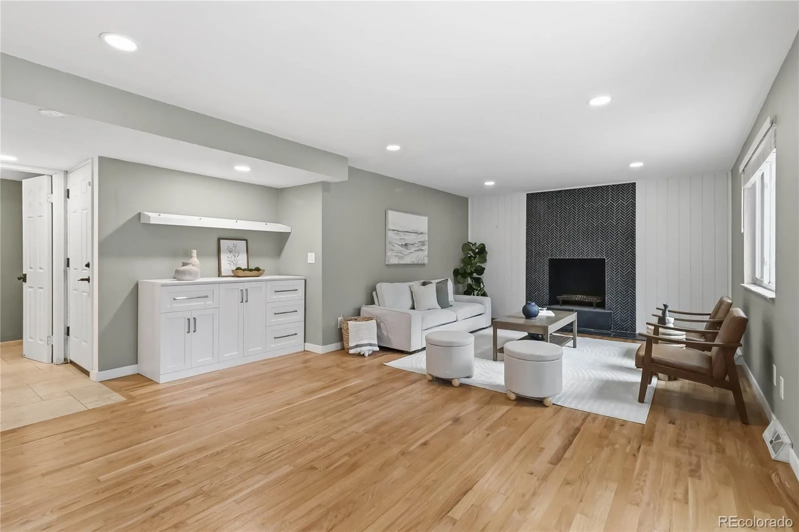 04192026000700 1600 10