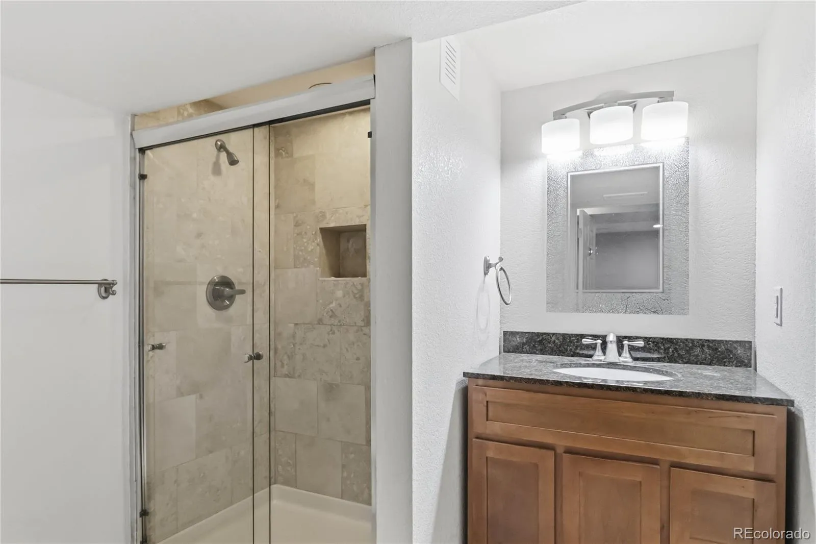 04192026000700 1600 29