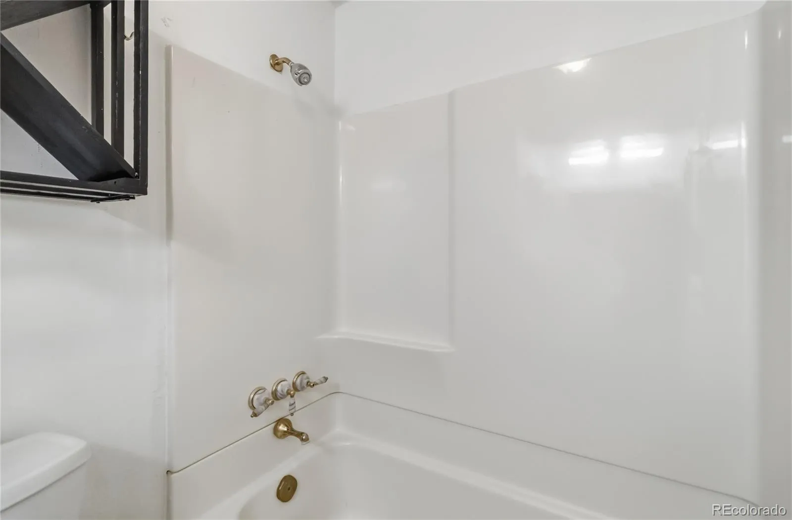 04192026000700 1600 33