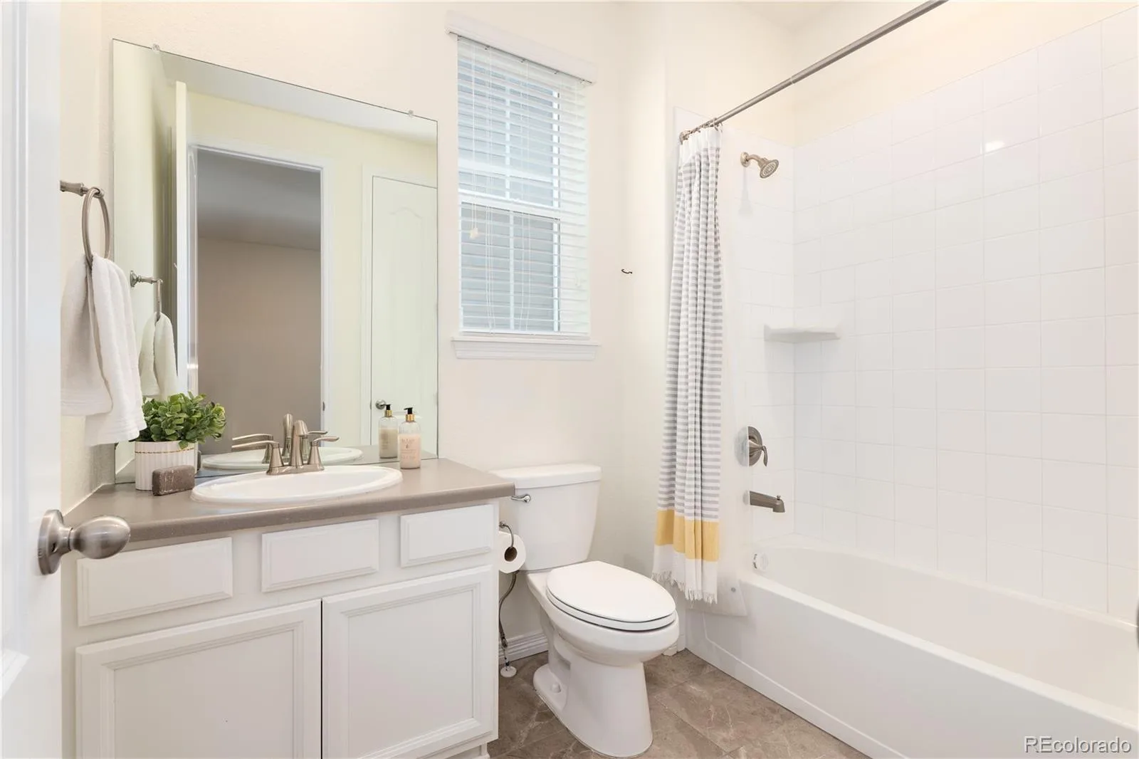 3223 Pacific Peak Drive Broomfield CO 80023 | MLS #REC9143697 08122026201822 1600 35