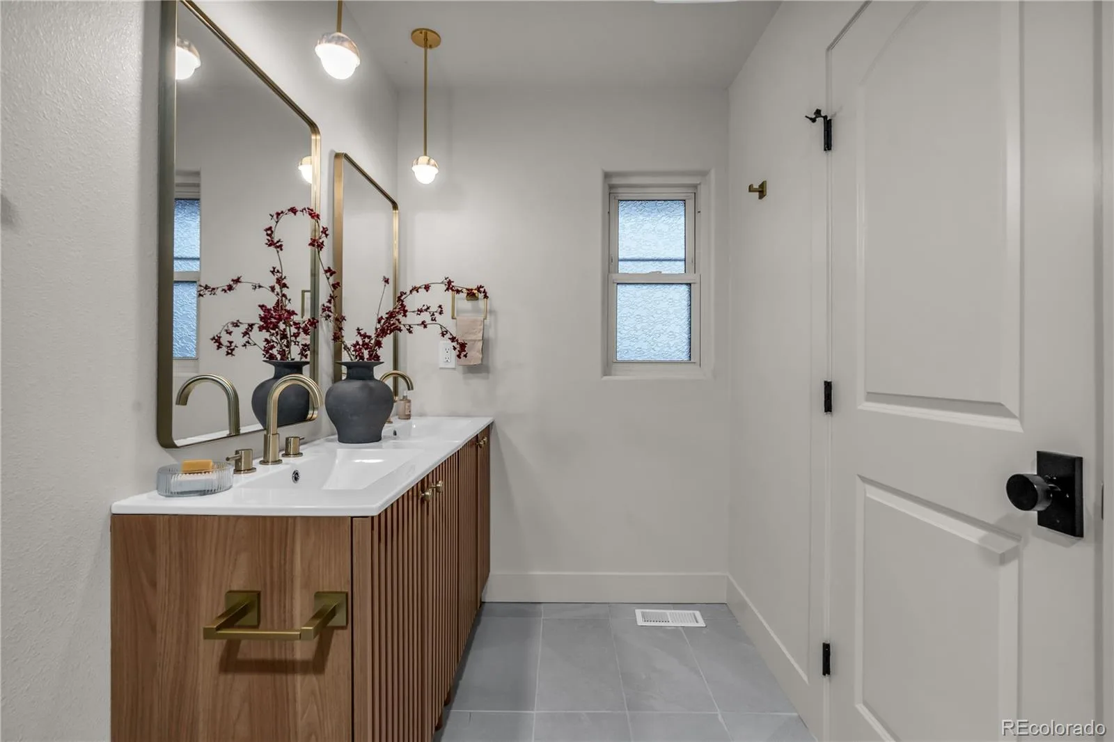 3091 S Holly Place Denver CO 80222 | MLS #REC9144553 08182026174516 1600 26