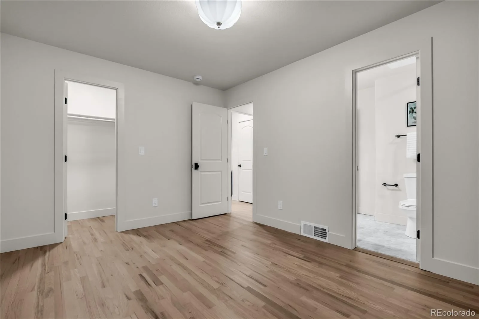 3091 S Holly Place Denver CO 80222 | MLS #REC9144553 08182026174516 1600 31