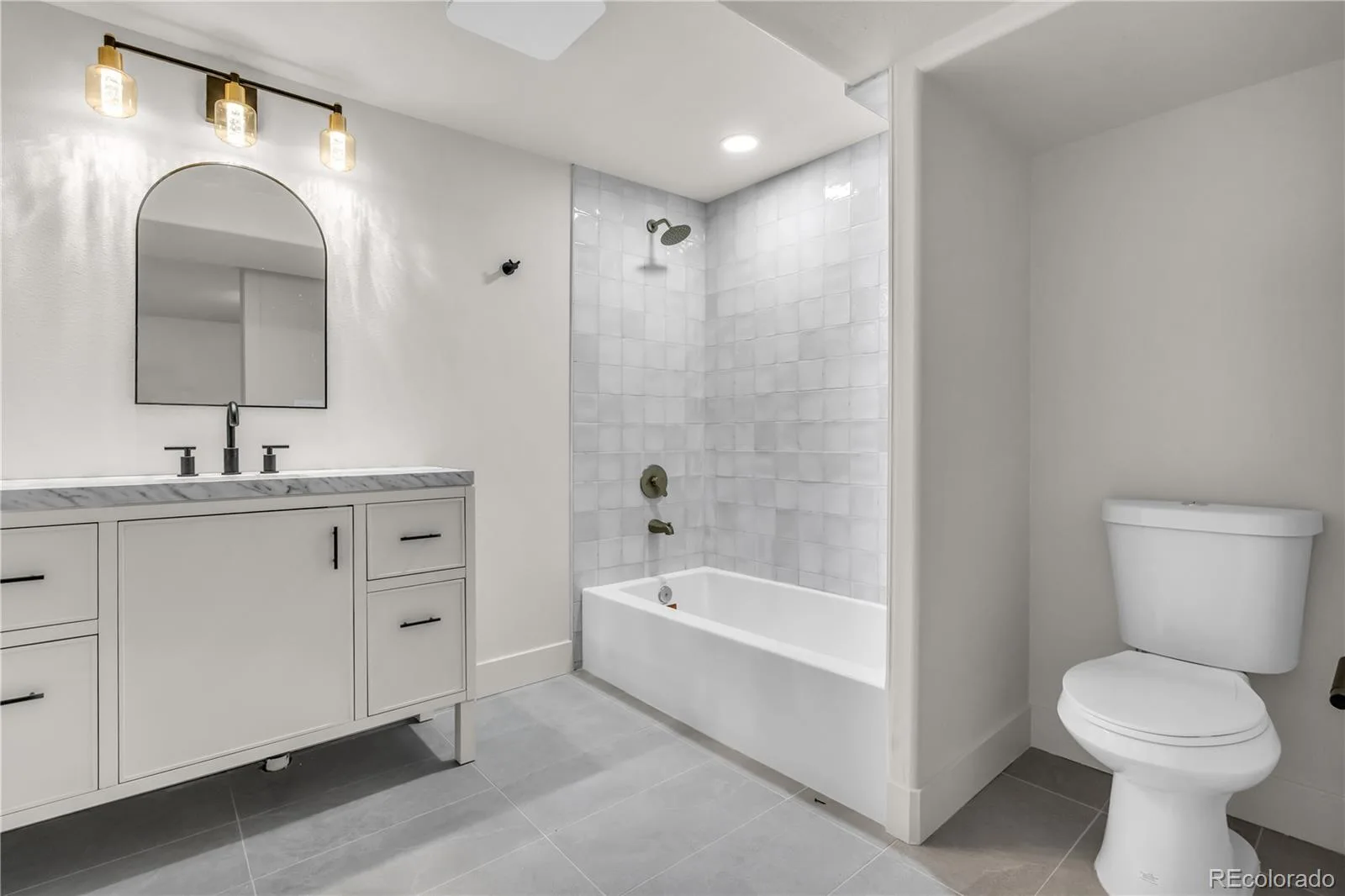 3091 S Holly Place Denver CO 80222 | MLS #REC9144553 08182026174516 1600 40