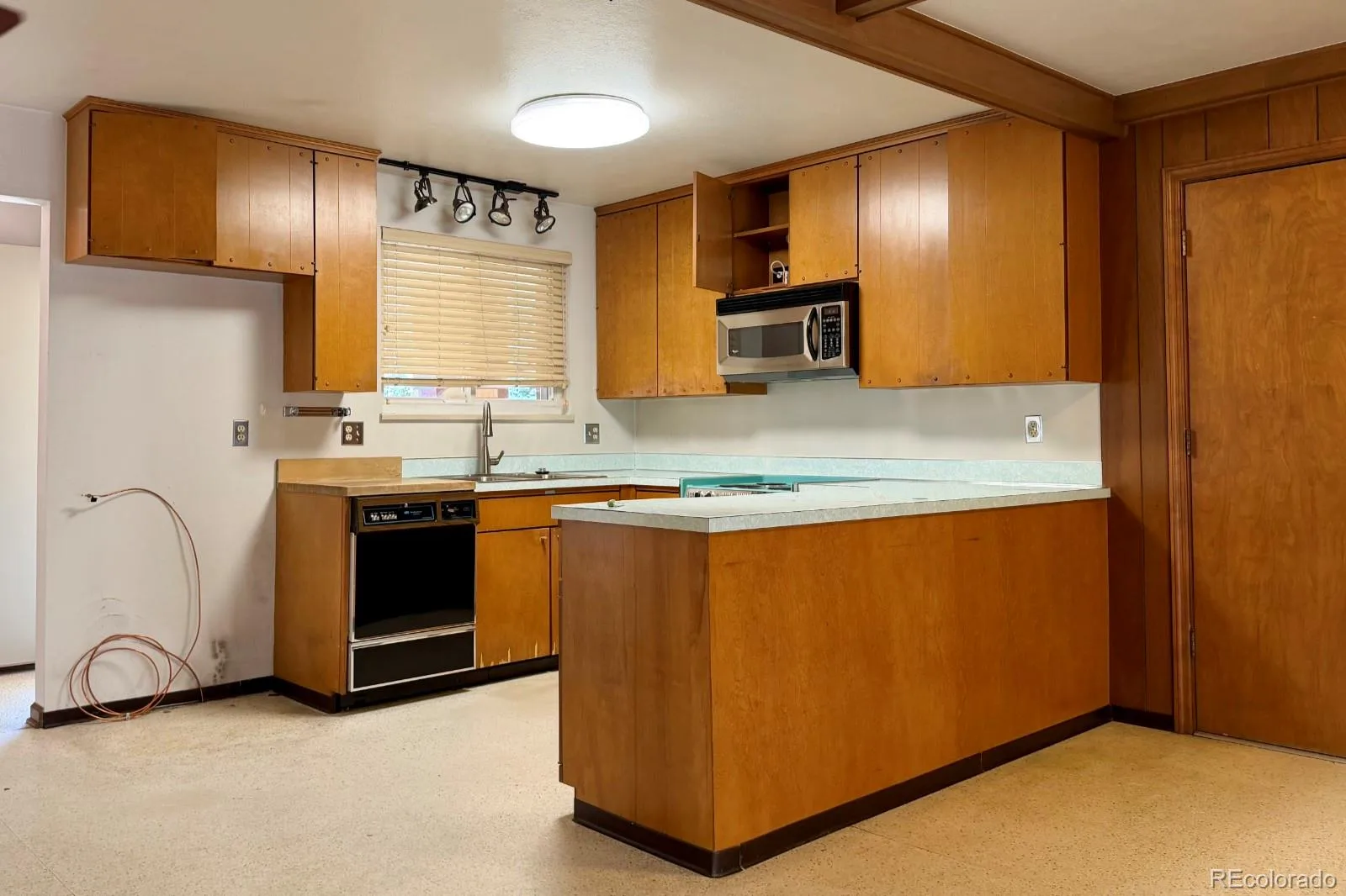 1114 S Oakland Street Aurora CO 80012 | MLS #REC9147844 08132026001528 1600 3