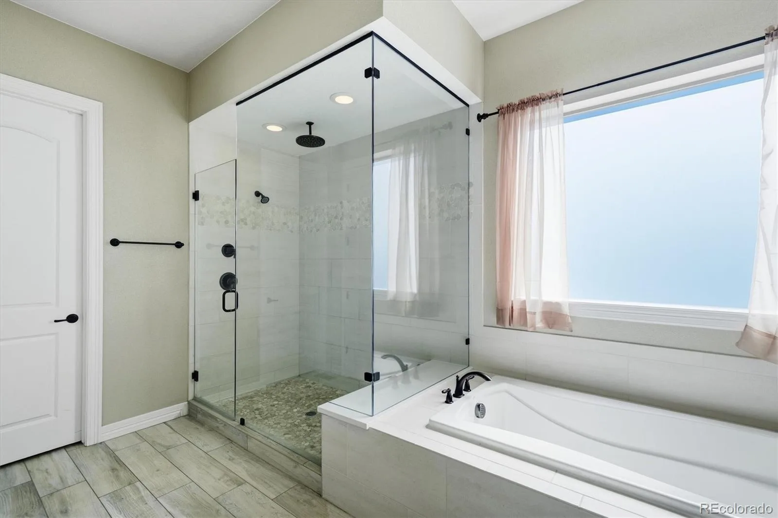 8641 S De Gaulle Court Aurora CO 80016 | MLS #REC9156295 09222026141348 1600 18