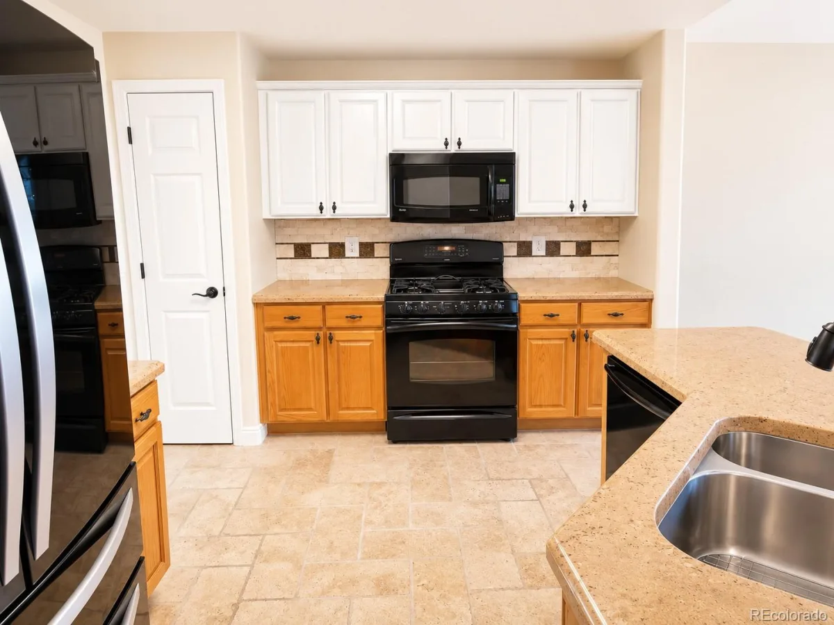 12748 E Wyoming Circle Aurora CO 80012 | MLS #REC9161280 08132026005343 1200 7
