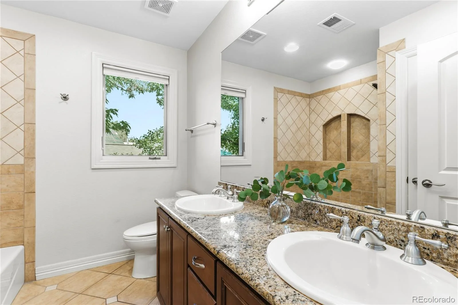 1325 S Josephine Street Denver CO 80210 | MLS #REC9170648 09232026153230 1600 27
