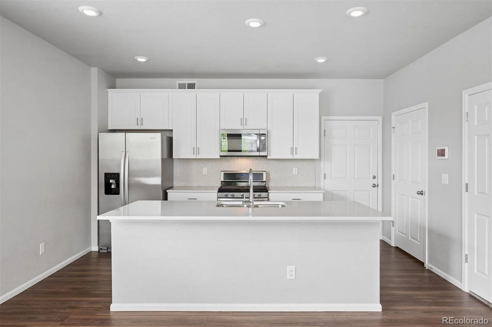 6381 N Malaya Street Aurora CO 80019 | MLS #REC9174706 04182026013739 1600 7
