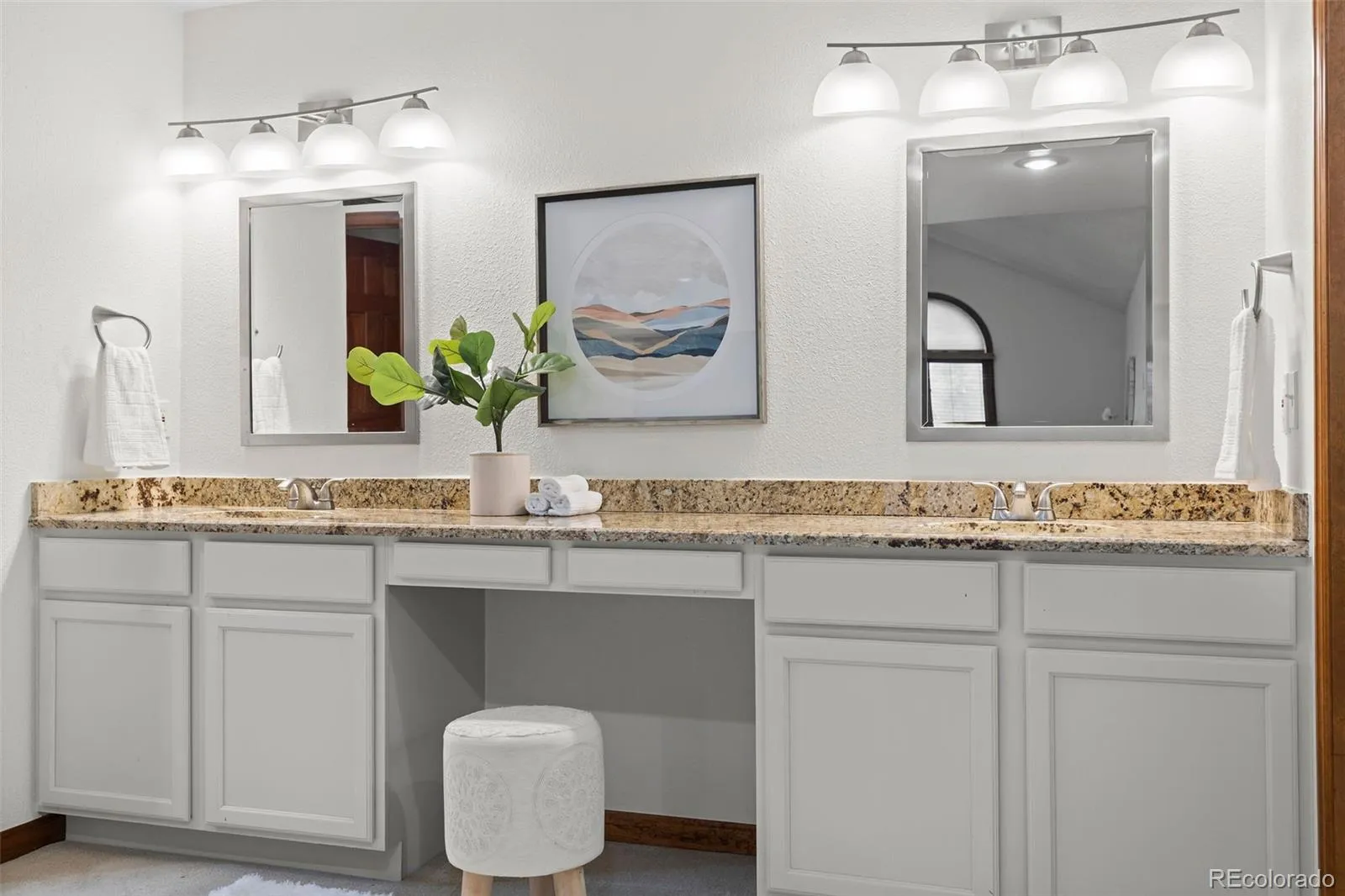 04112026083557 1600 32