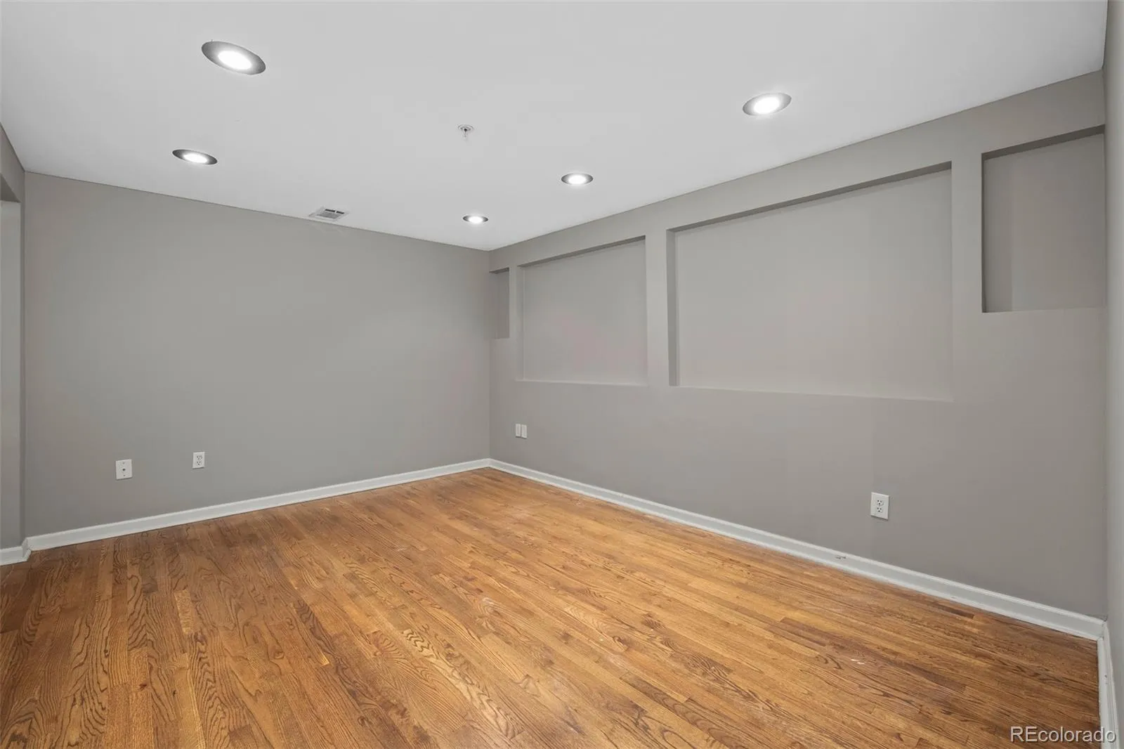 1555 California Street #302 Denver CO 80202 MLS #REC9187418 04152026202340 1600 18