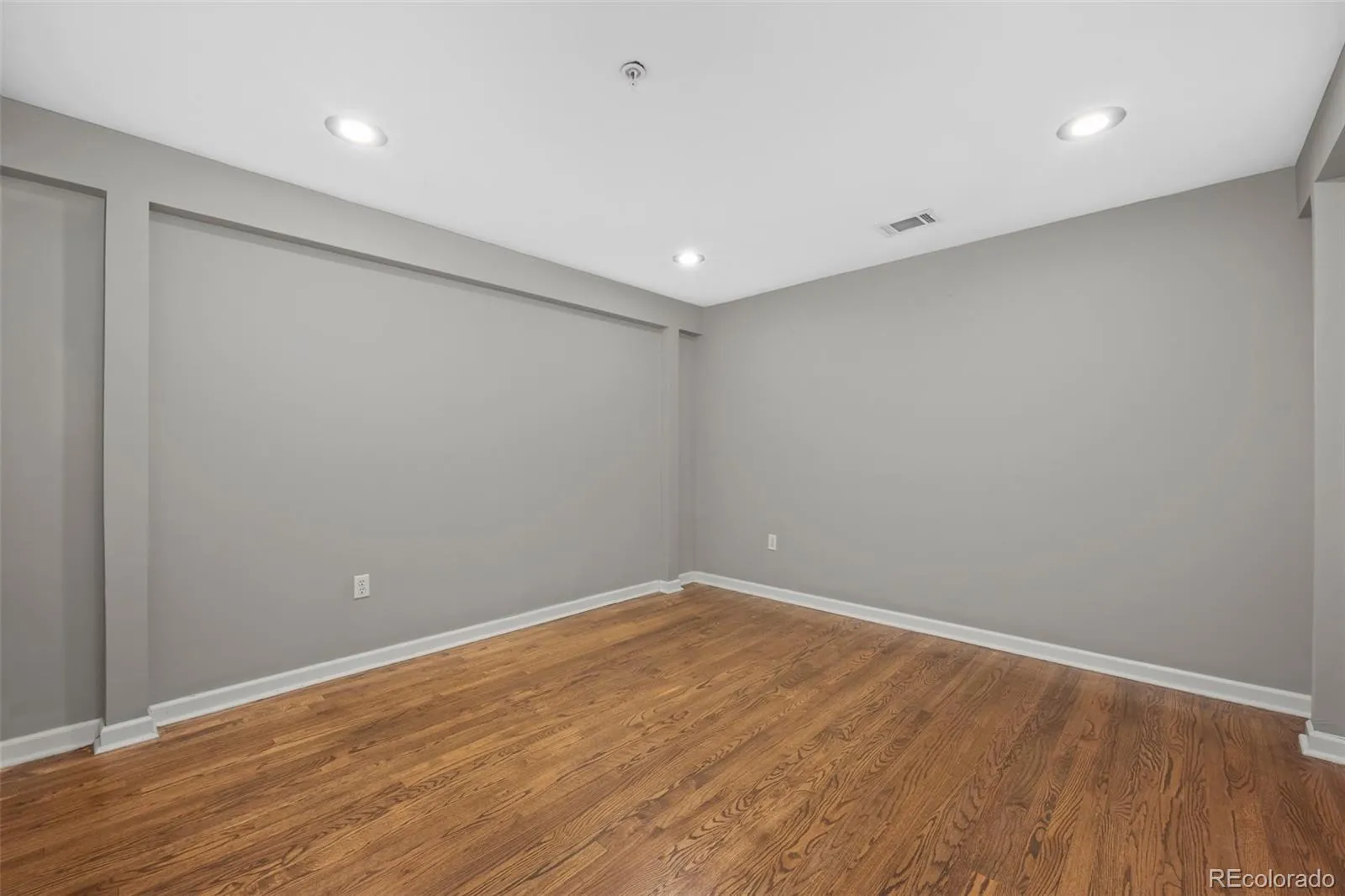 1555 California Street #302 Denver CO 80202 MLS #REC9187418 04152026202340 1600 21